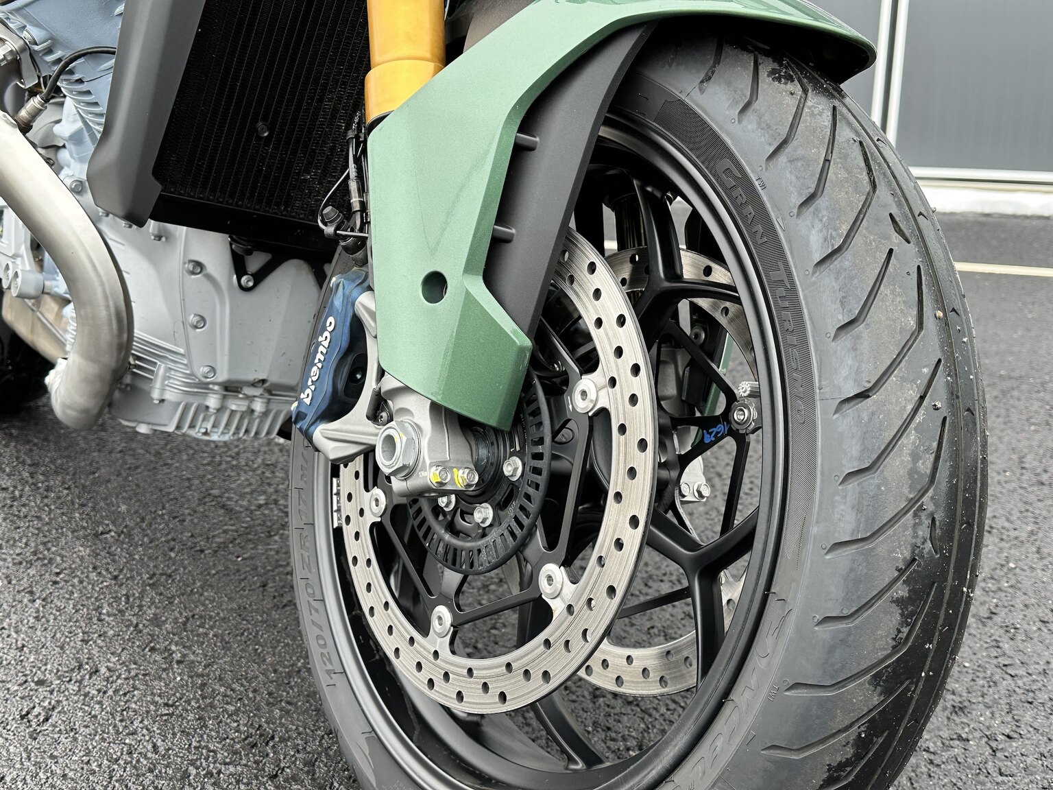 Image of 2023 Moto Guzzi V100 Mandello S (1) mechanics