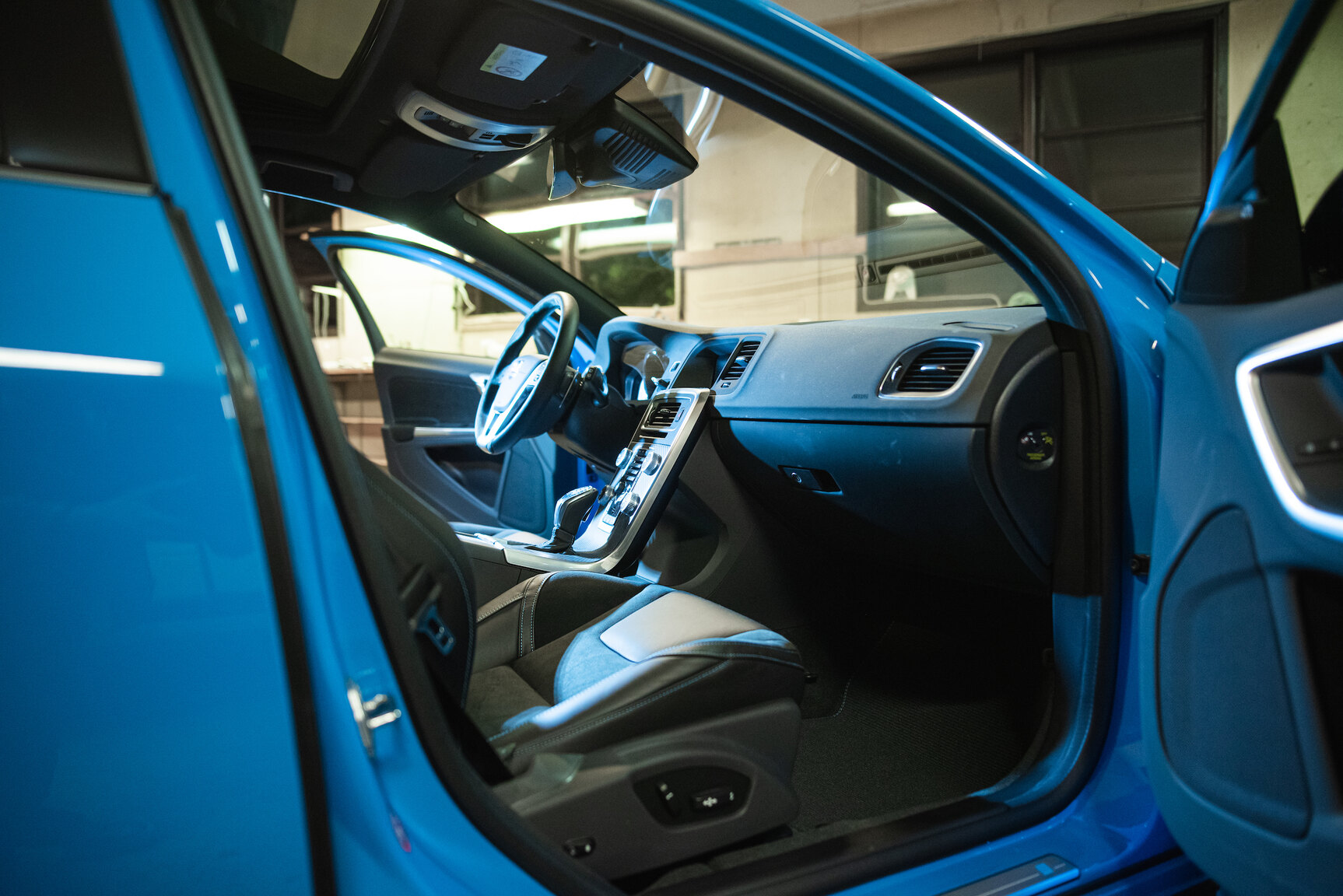 Innenraumfoto von 2017 Volvo V60 Polestar T6 AWD