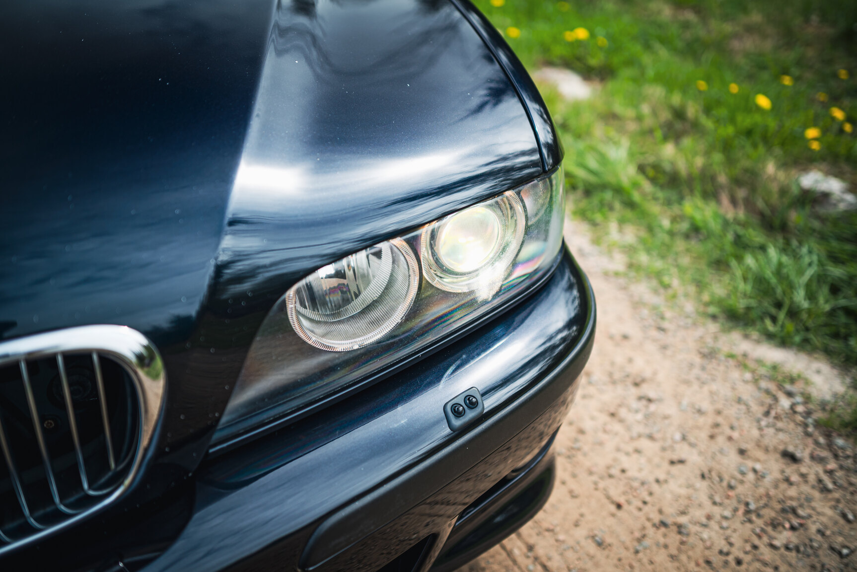 Exterior image of 2000 BMW M5 E39