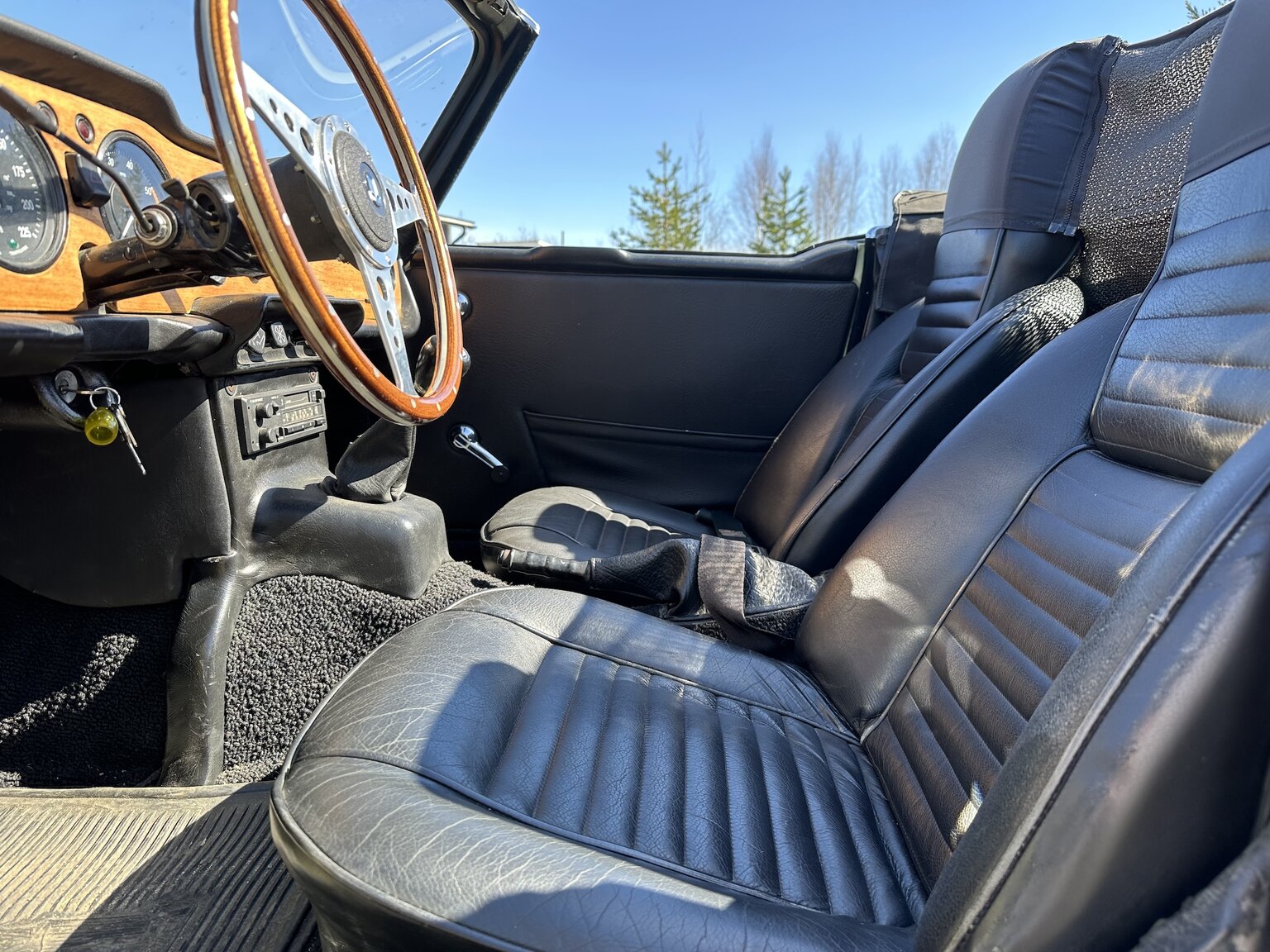 Interior image of 1971 Triumph TR6 (6)