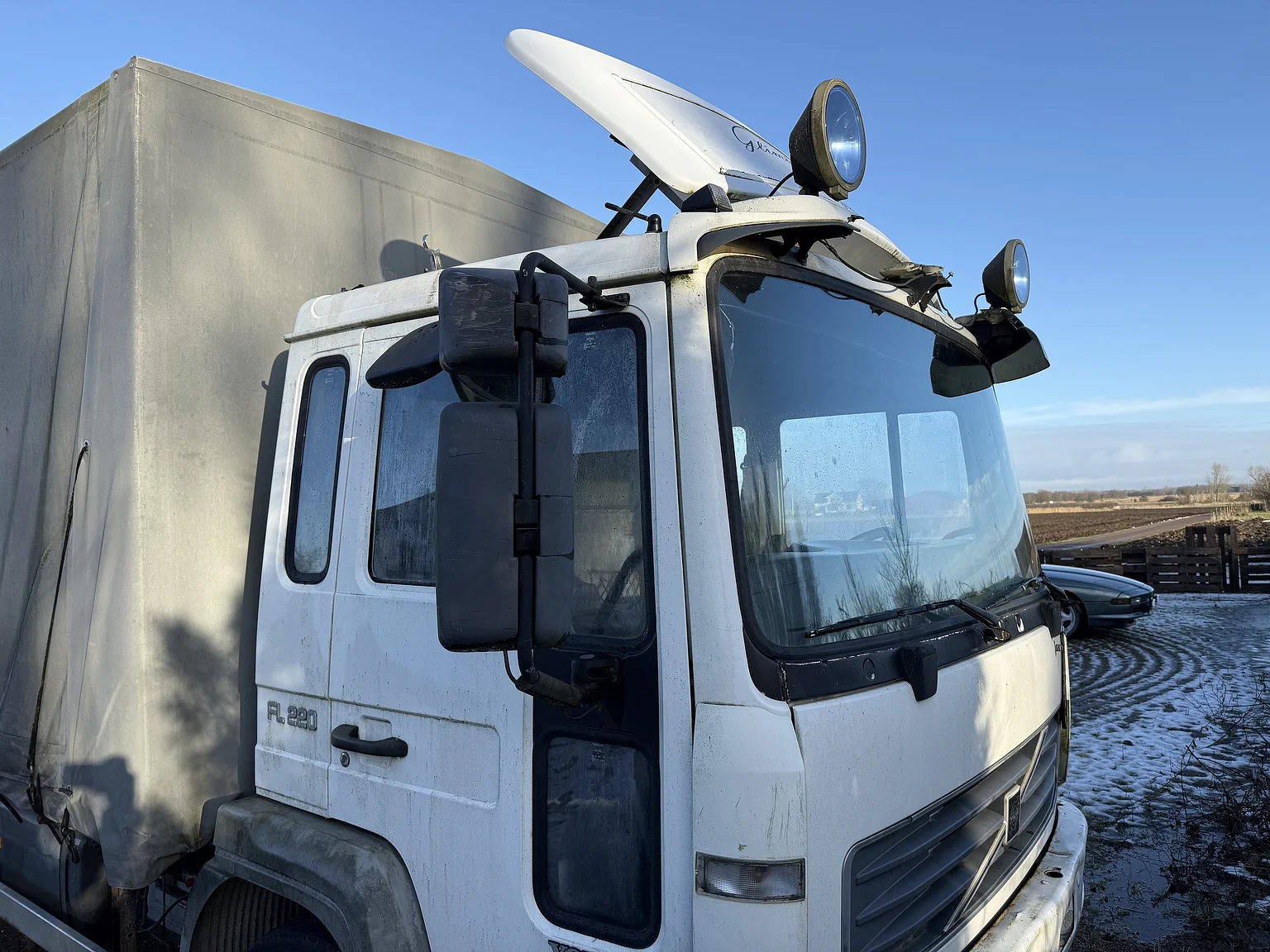 Exteriörbild på 2000 Volvo FL6 4x2 - NO RESERVE (12)