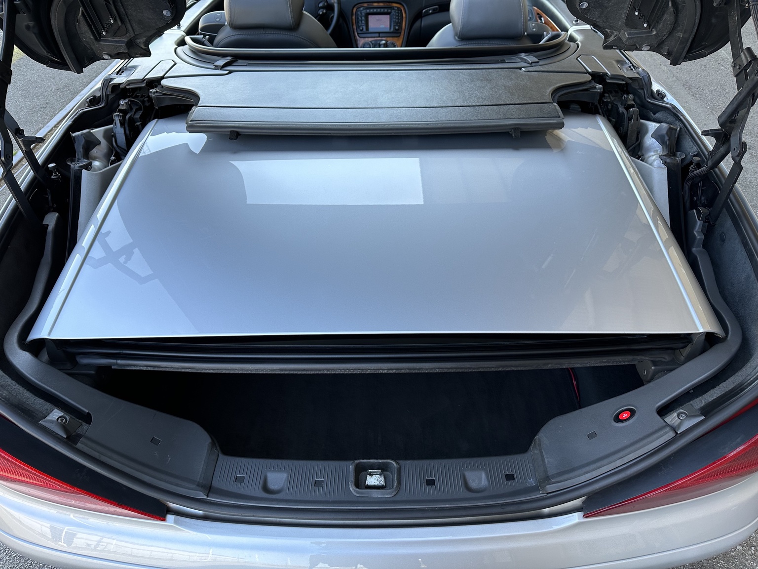 Innenraumfoto von 2002 Mercedes SL 500 (37)