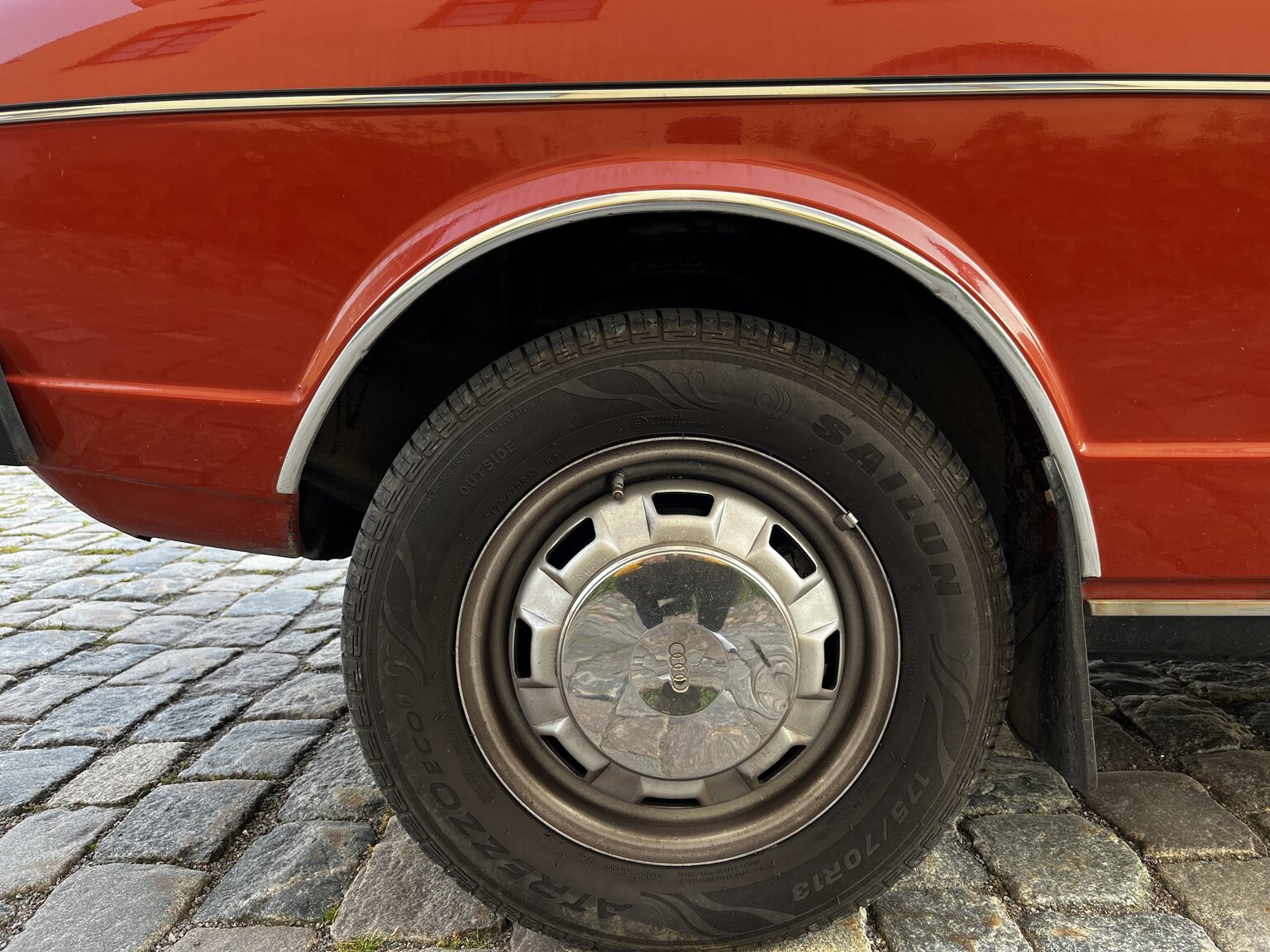 Exterior image of 1976 Audi 80 GL B1  (37)