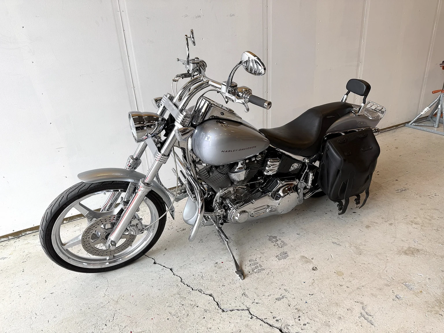 Exterior image of 1999 Harley-Davidson Fxst Softail (11)