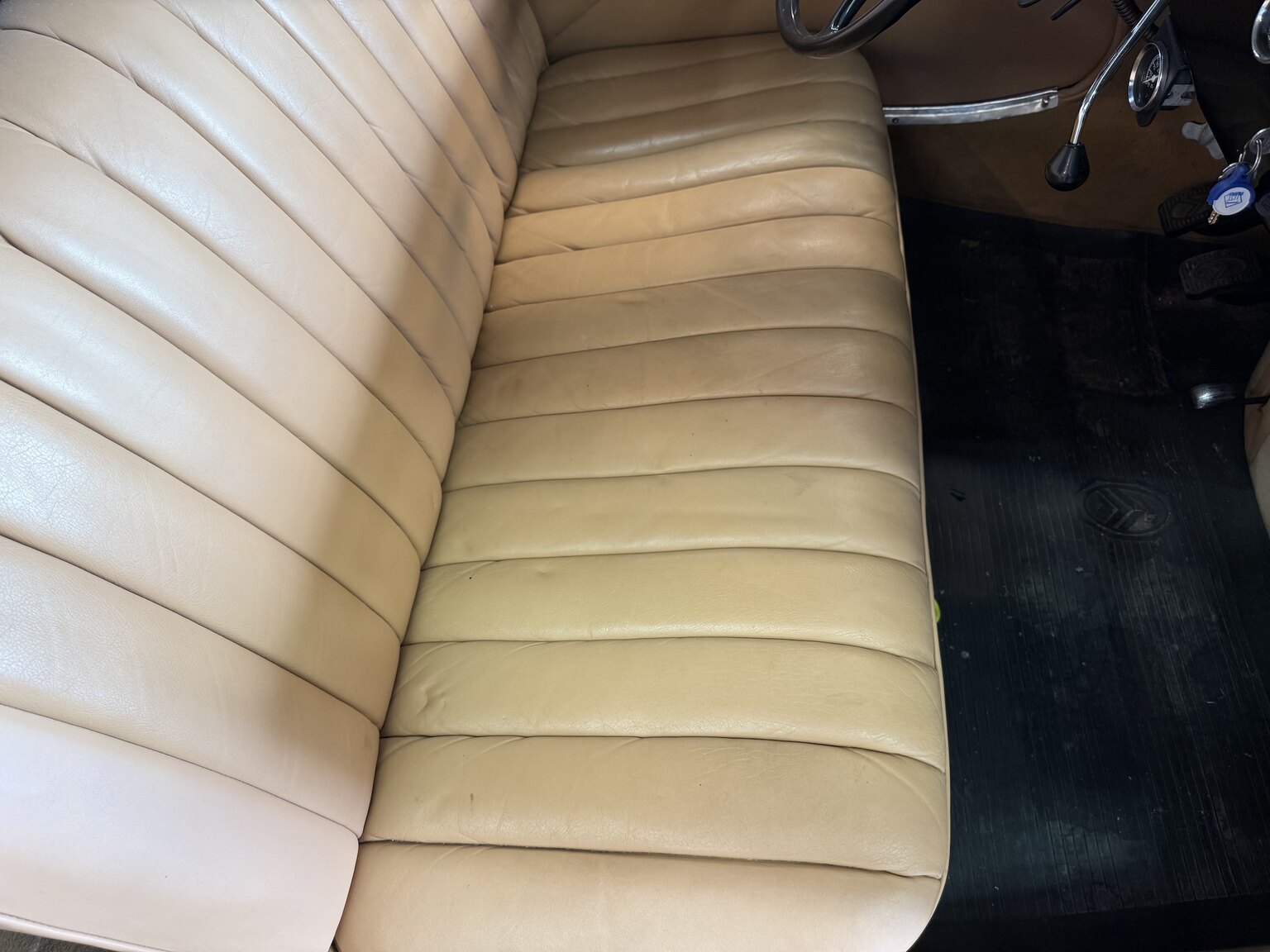 Interior image of 1939 Citroën Berline 11 Sport Convertible