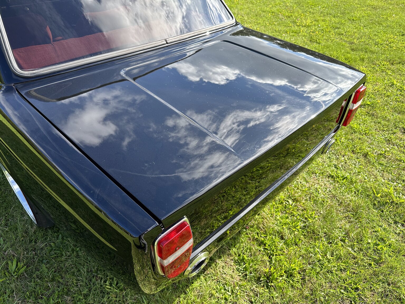 Aussenfoto 1969 Volvo 144 custom