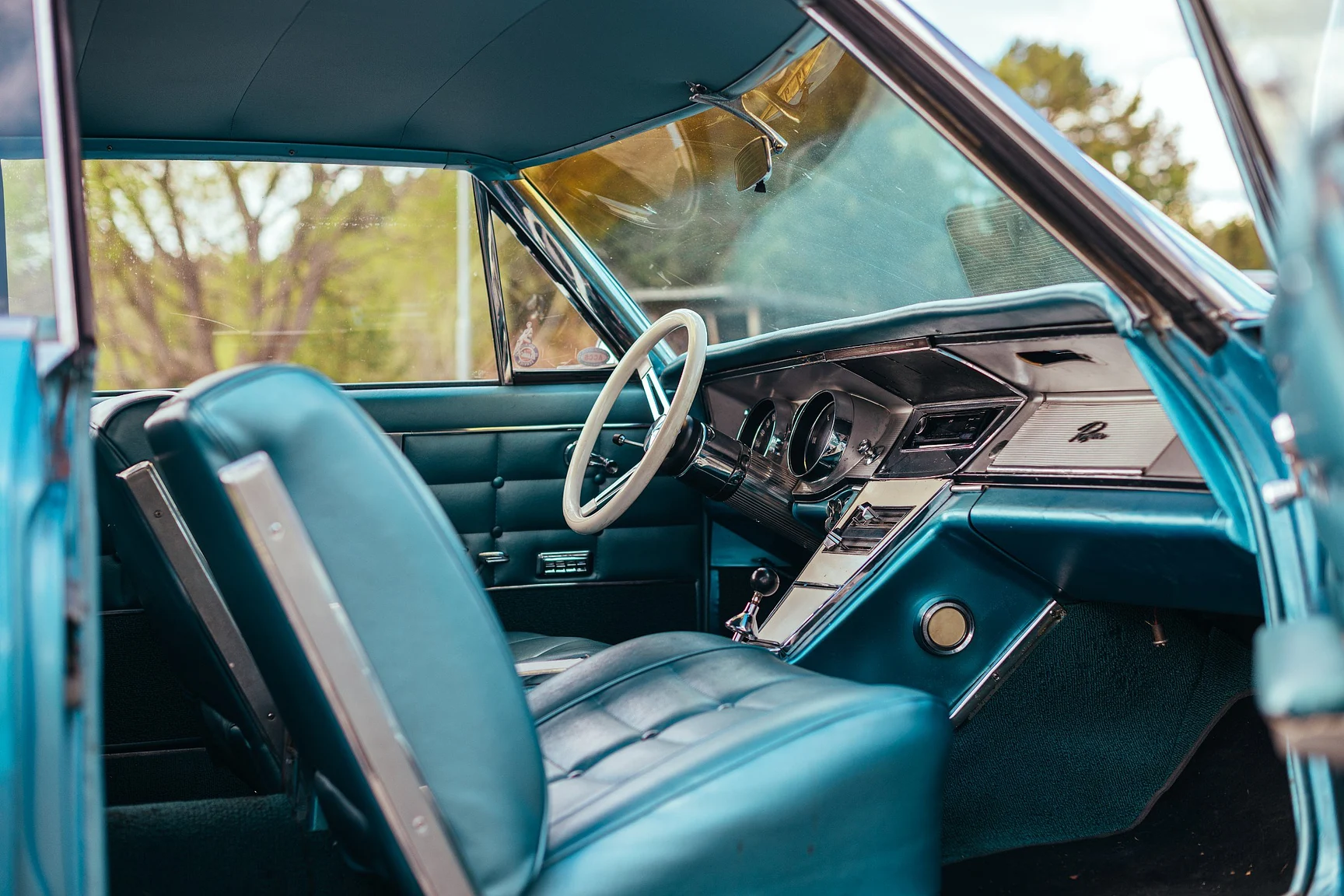 Interior image of 1964 Buick Riviera Coupé (1)