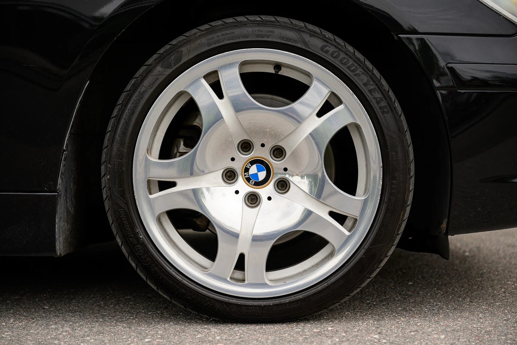Exteriörbild på 2001 BMW 745i (27)