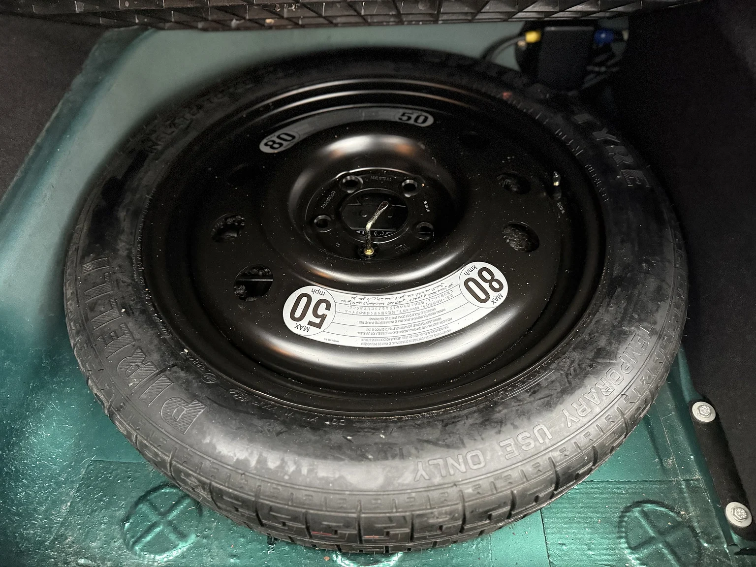 Interior image of 1997 Jaguar XK8 (51)