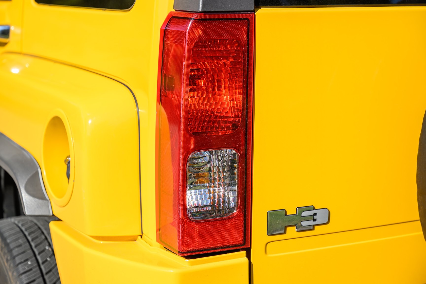 Exterior image of 2006 Hummer H3