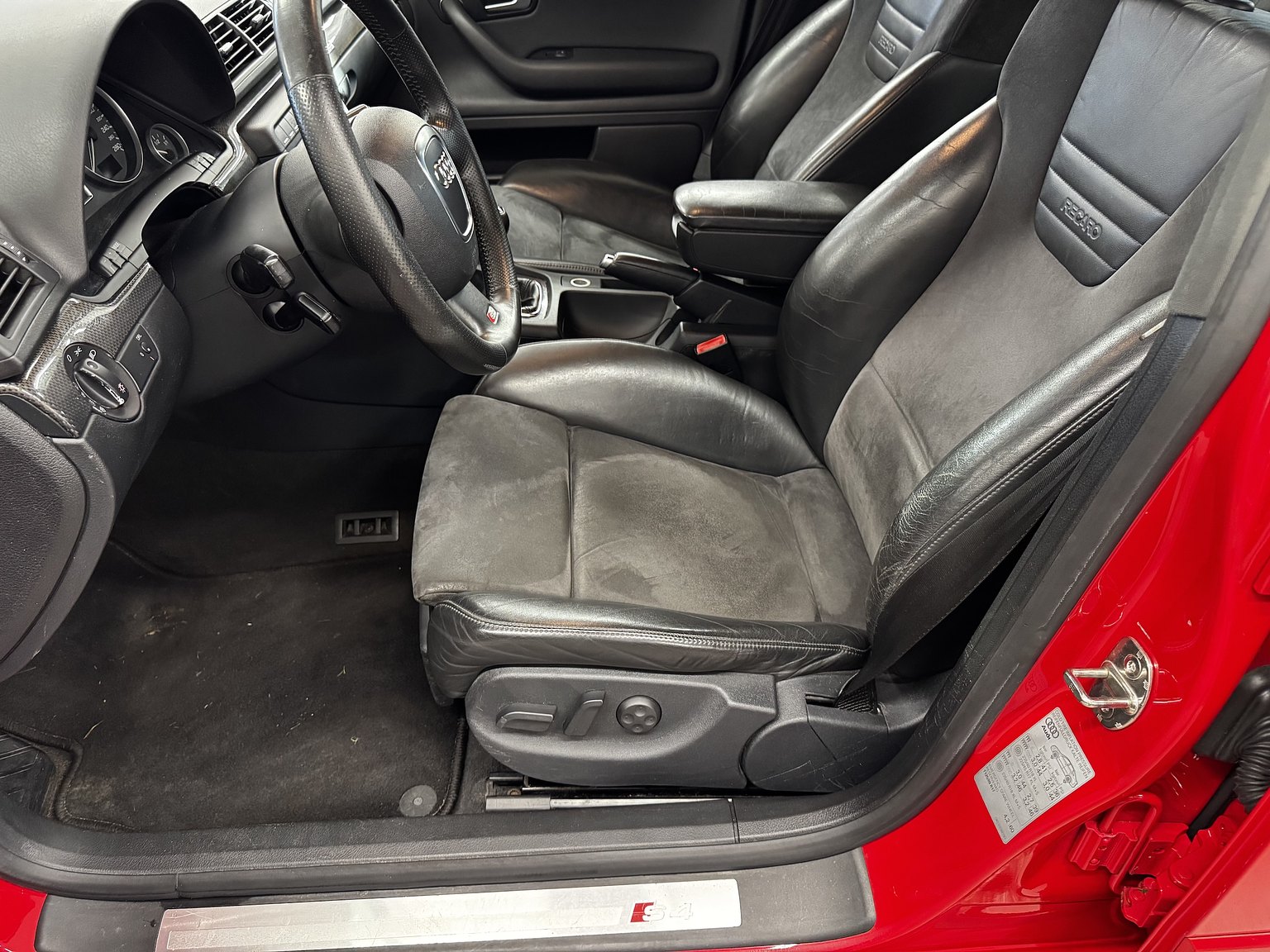 Interior image of 2007 Audi  S4 quattro 4.2 V8 manuell
