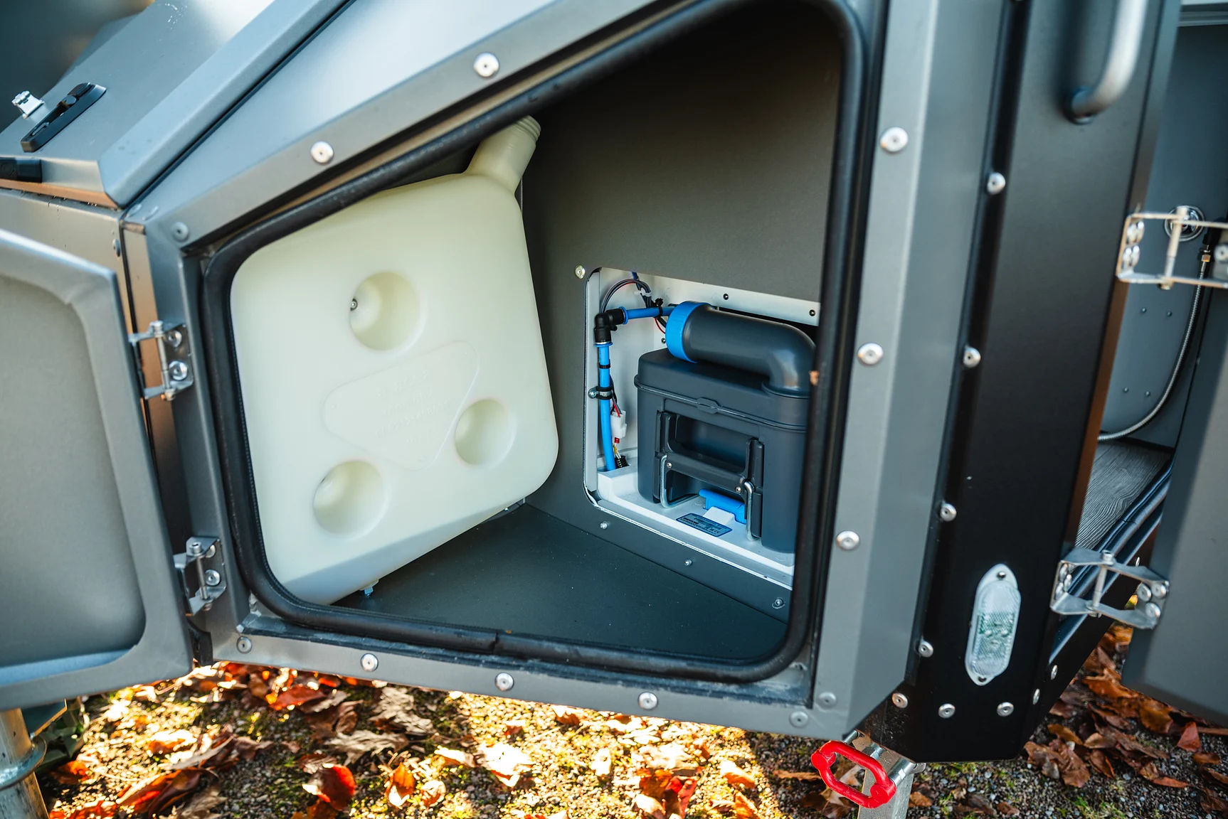 Exterior image of 2025 Northea Trailer Expedition Crawler 458i Offgrid-Camper (86)