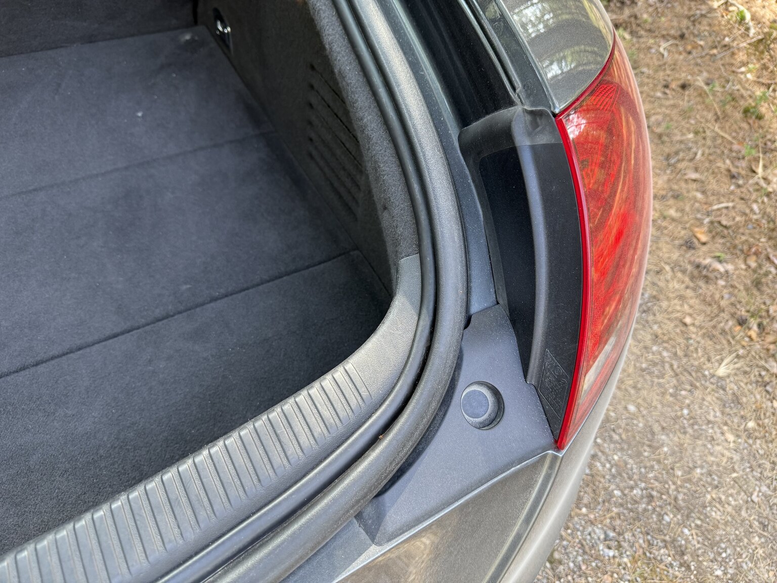 Innenraumfoto von 2011 Audi TT RS Coupé