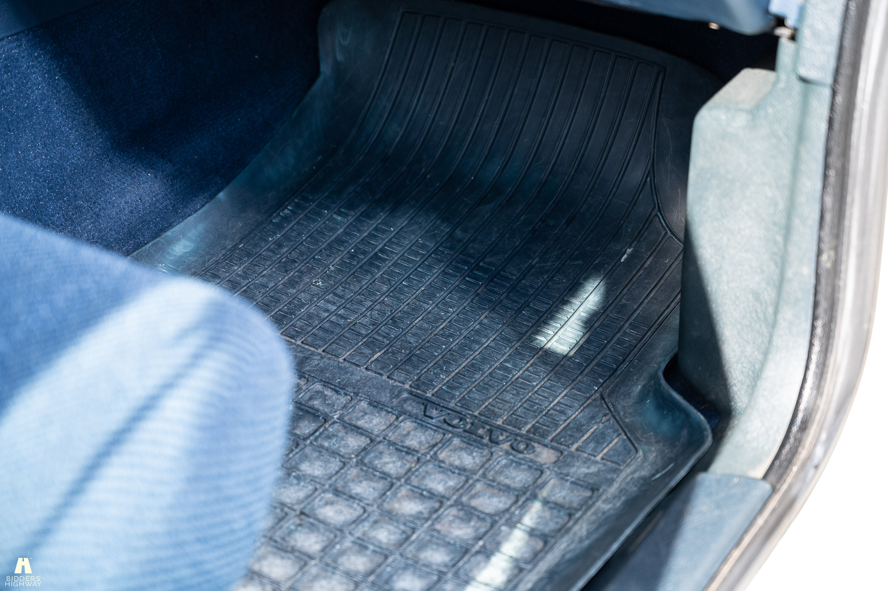 Interior image of 1988 Volvo 740 GL (24)