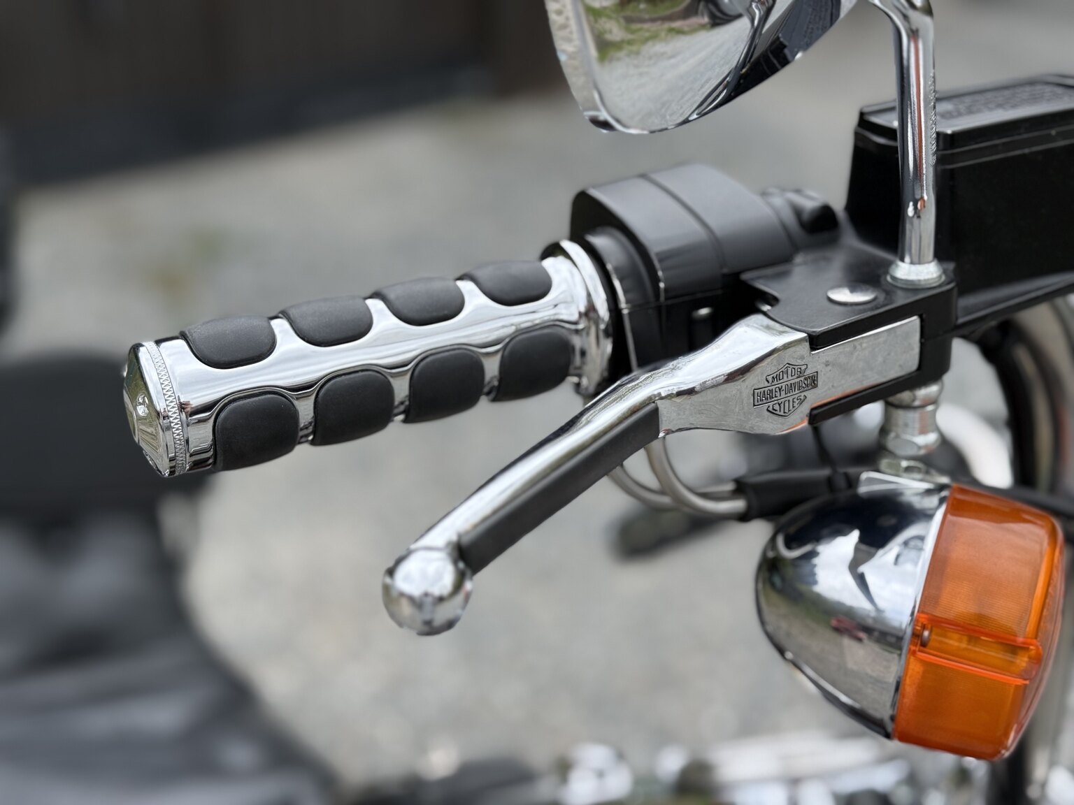 Exterior image of 1992 Harley-Davidson FXSTC