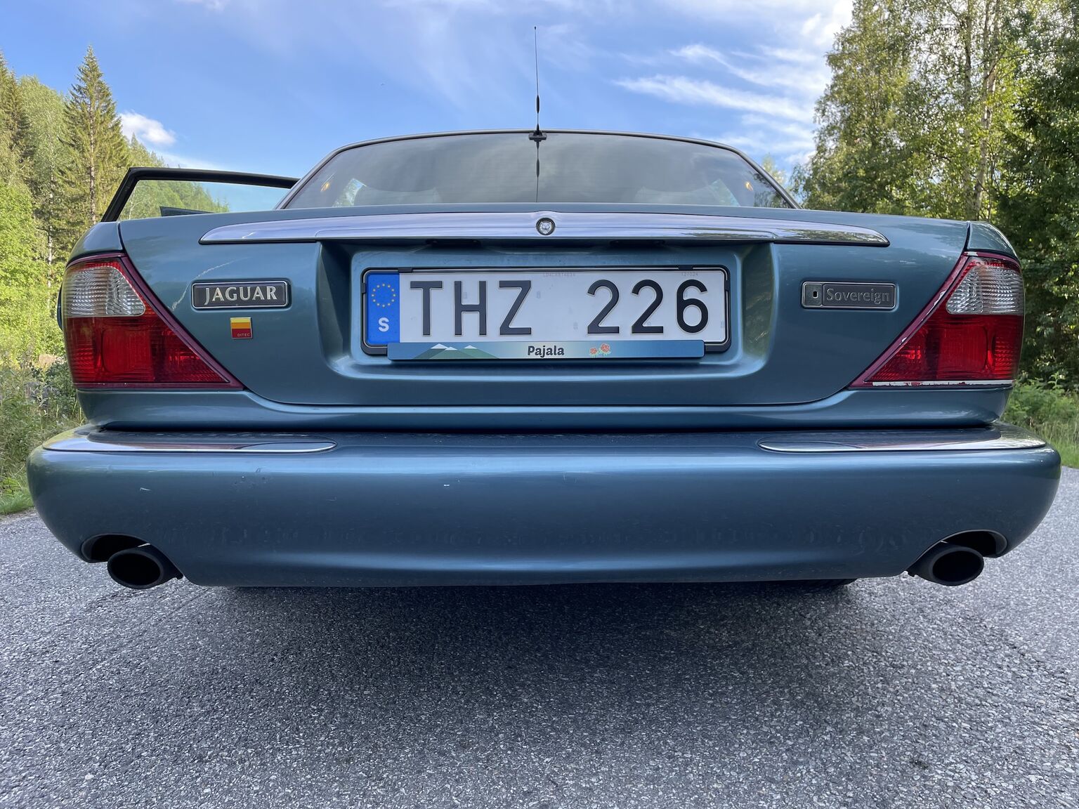 Exteriörbild på 1998 Jaguar XJ8 Sovereign (30)