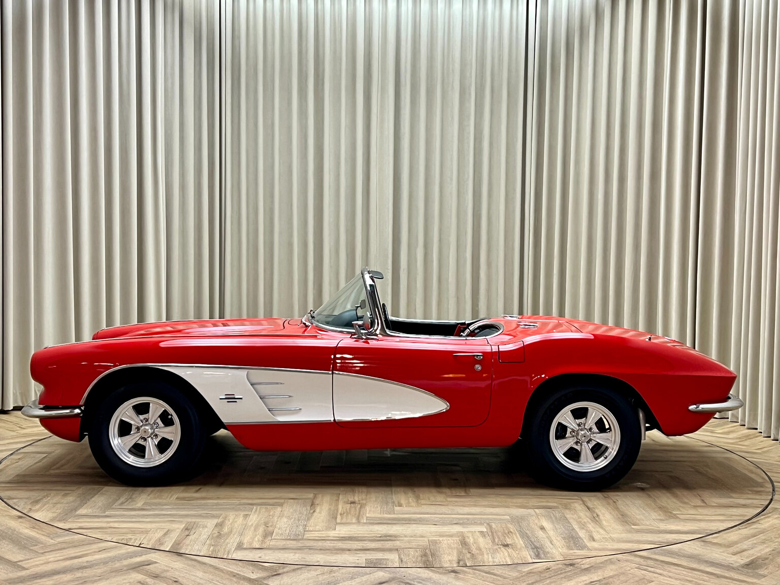 Exterior image of 1960 Chevrolet Corvette C1