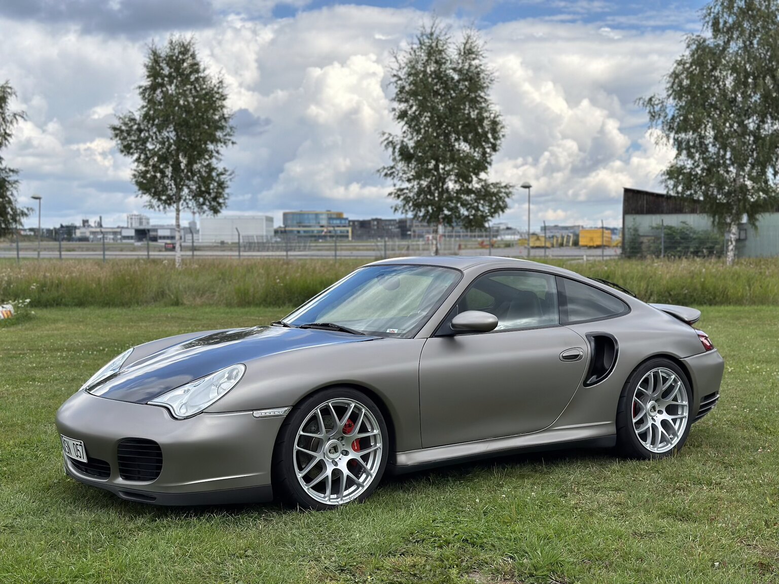 Exterior image of 2002 Porsche 996 Turbo (60)