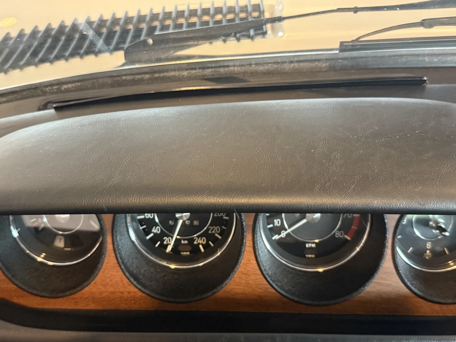 Innenraumfoto von 1972 BMW E9 3.0 CSI (18)