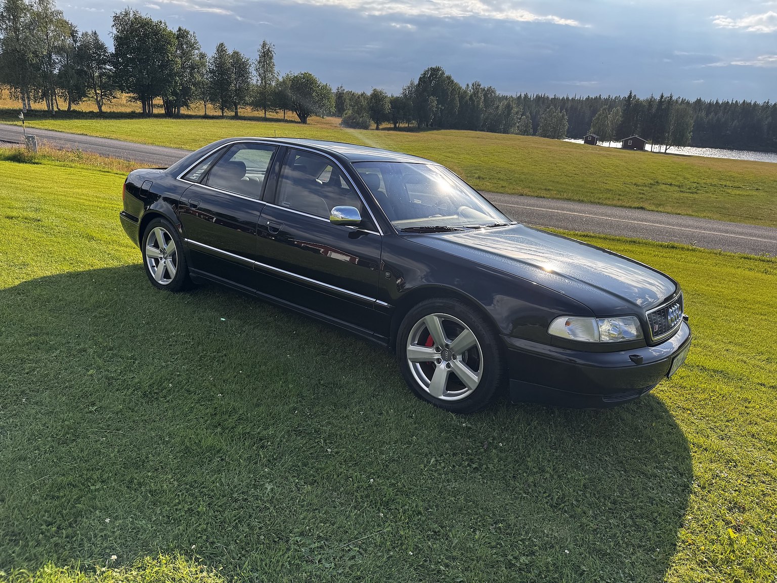 Exteriörbild på 1999 Audi S8 4.2 Quattro