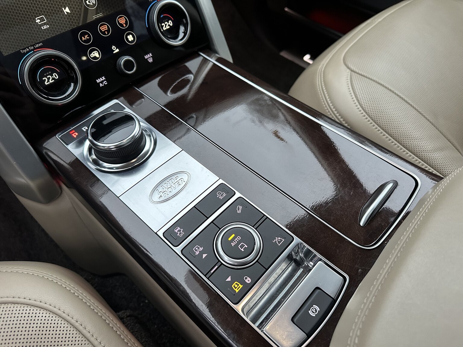 Innenraumfoto von 2019 Range Rover Vouge Autobiography SDV8