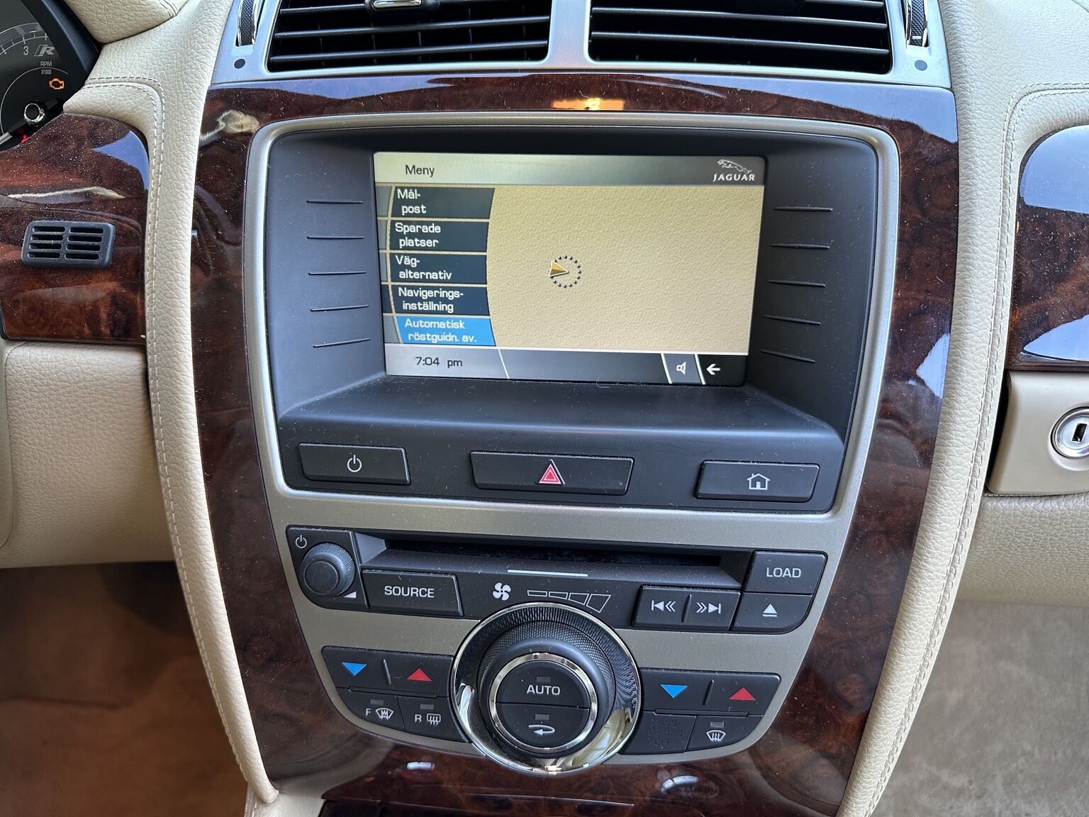 Interior image of 2007 Jaguar XKR (32)