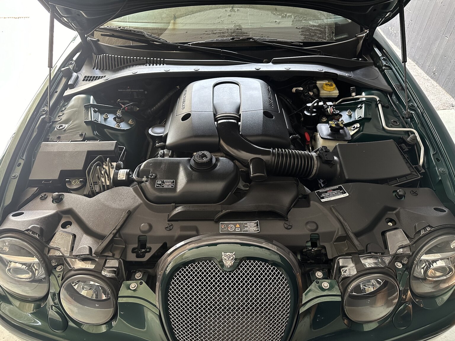 Image of 2003 Jaguar S-Type R mechanics