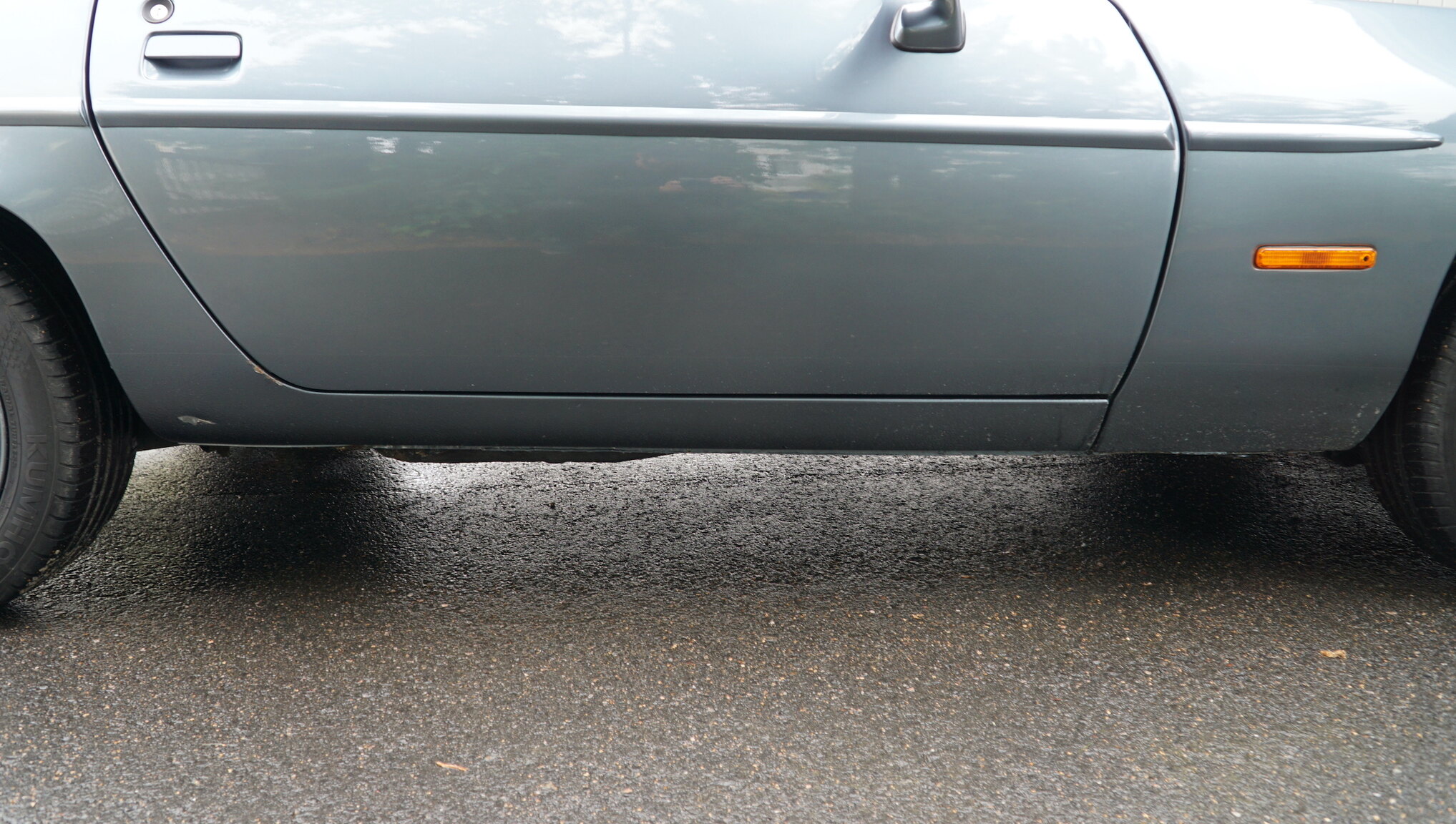 Exterior image of 1983 Porsche 928S (46)