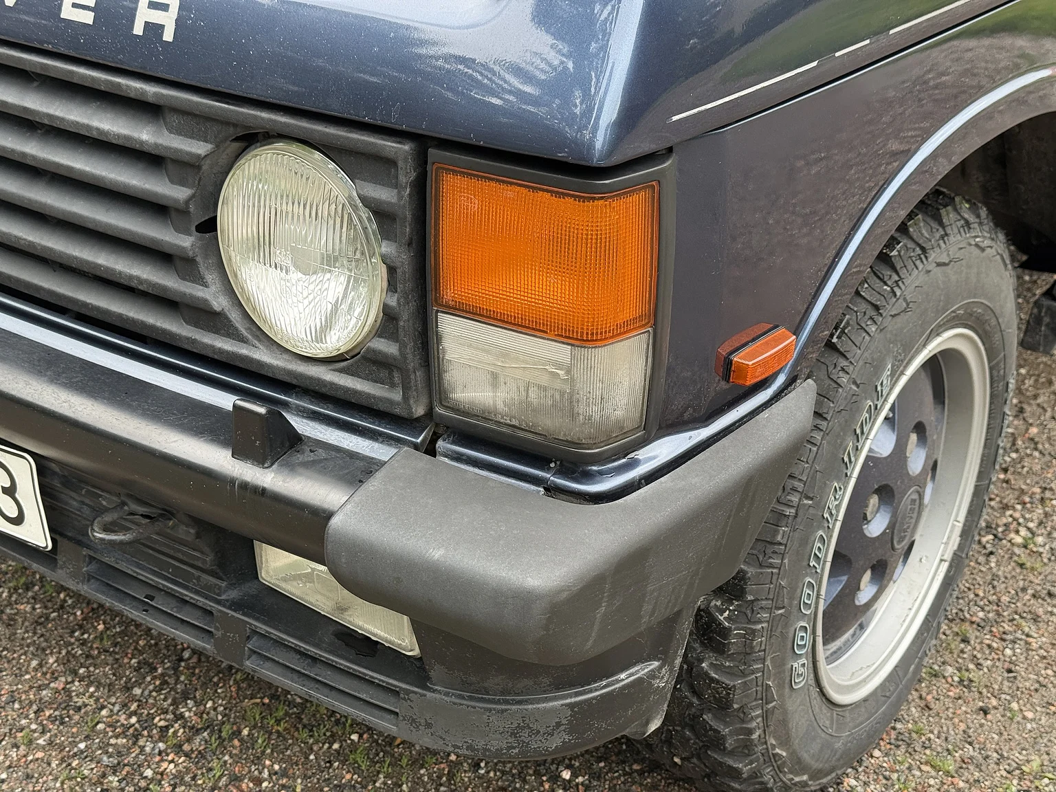 Exterior image of 1990 Range Rover Vogue SE 3.9 (48)