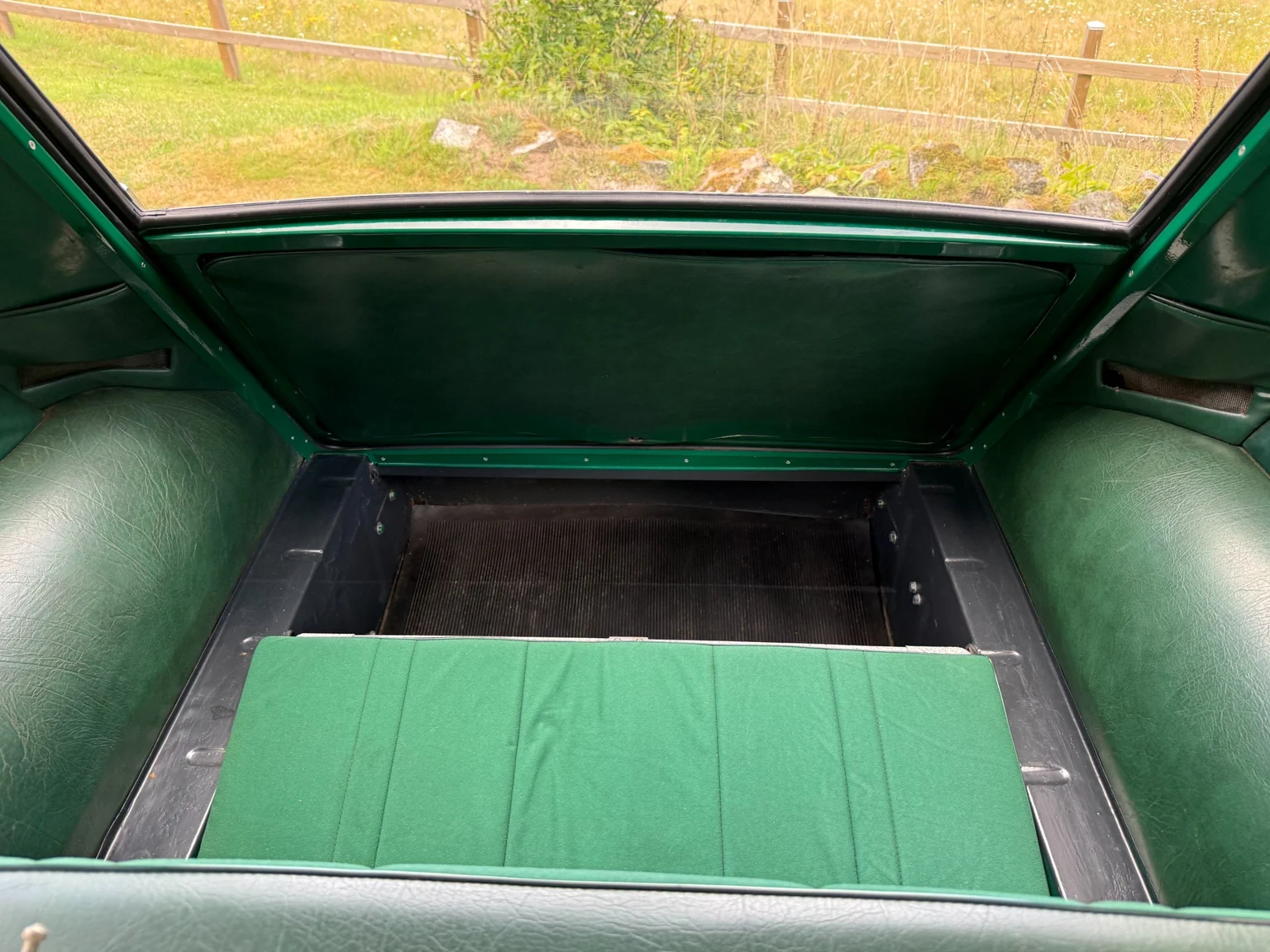 Innenraumfoto von 1975 Saab 95 V4 kombi - 7-sits (31)