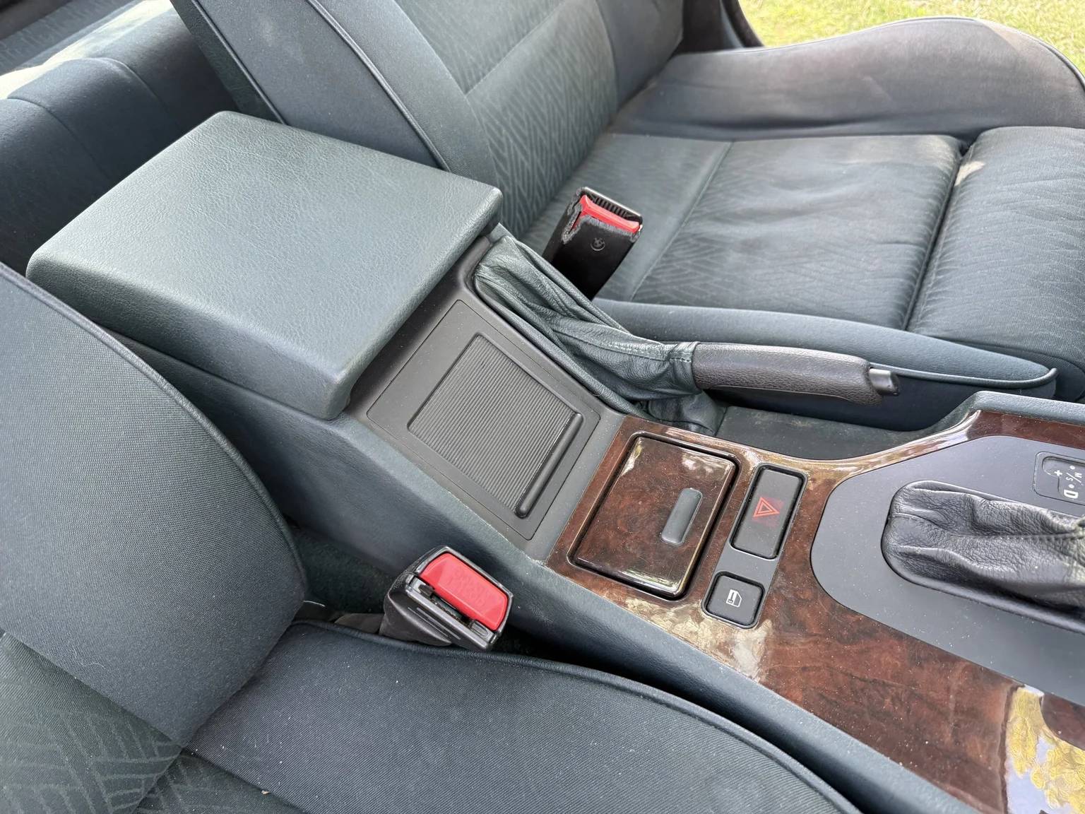 Interior image of 2003 BMW 525d Sedan (43)