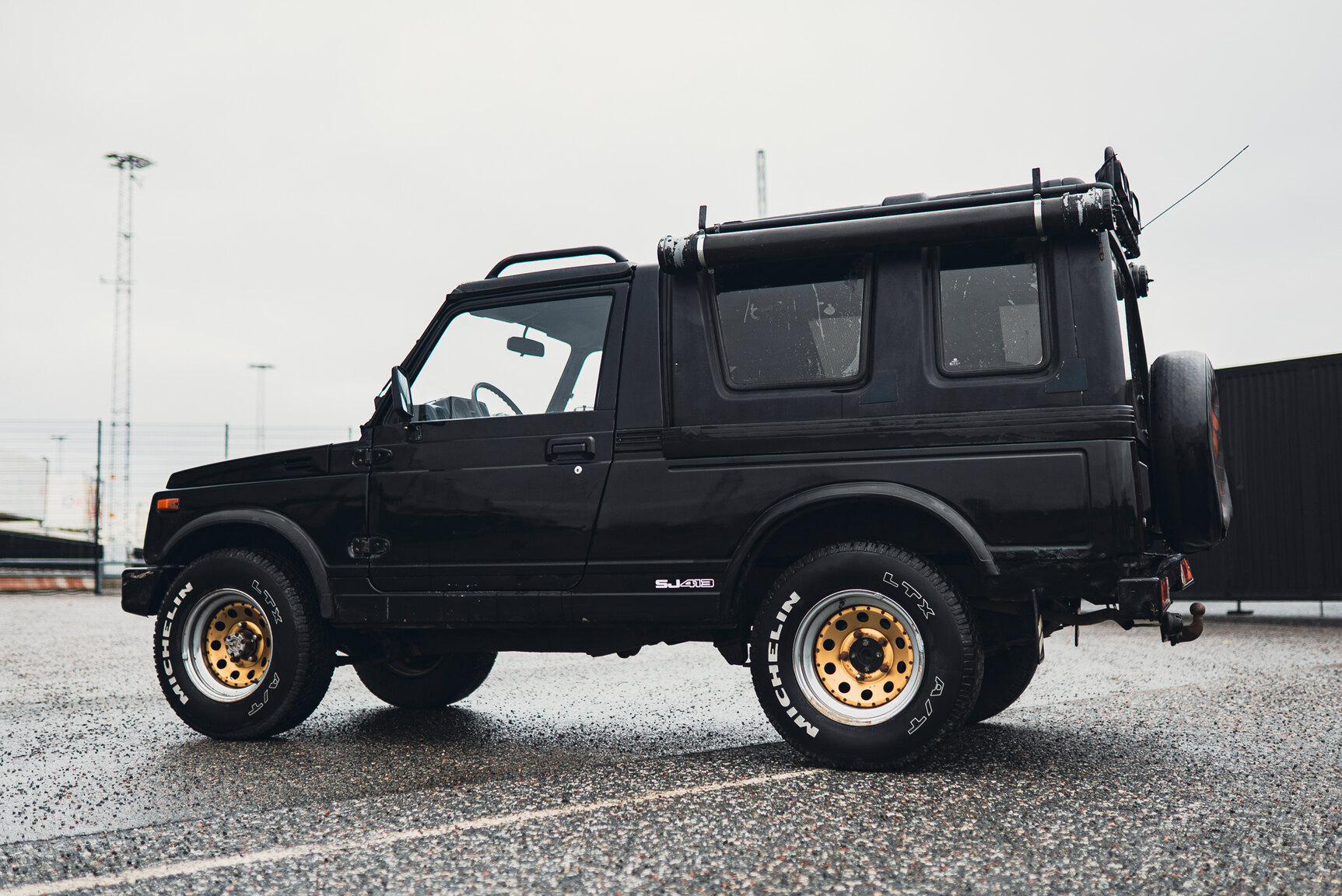 Exteriörbild på 1987 SUZUKI SJ 413 W Samurai 