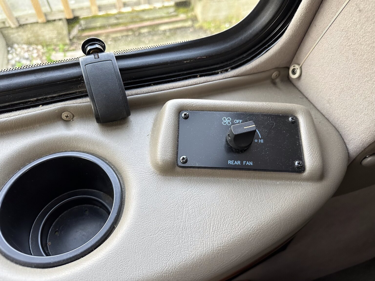Interiörbild 2000 GMC Savana G1500 Conversion Van