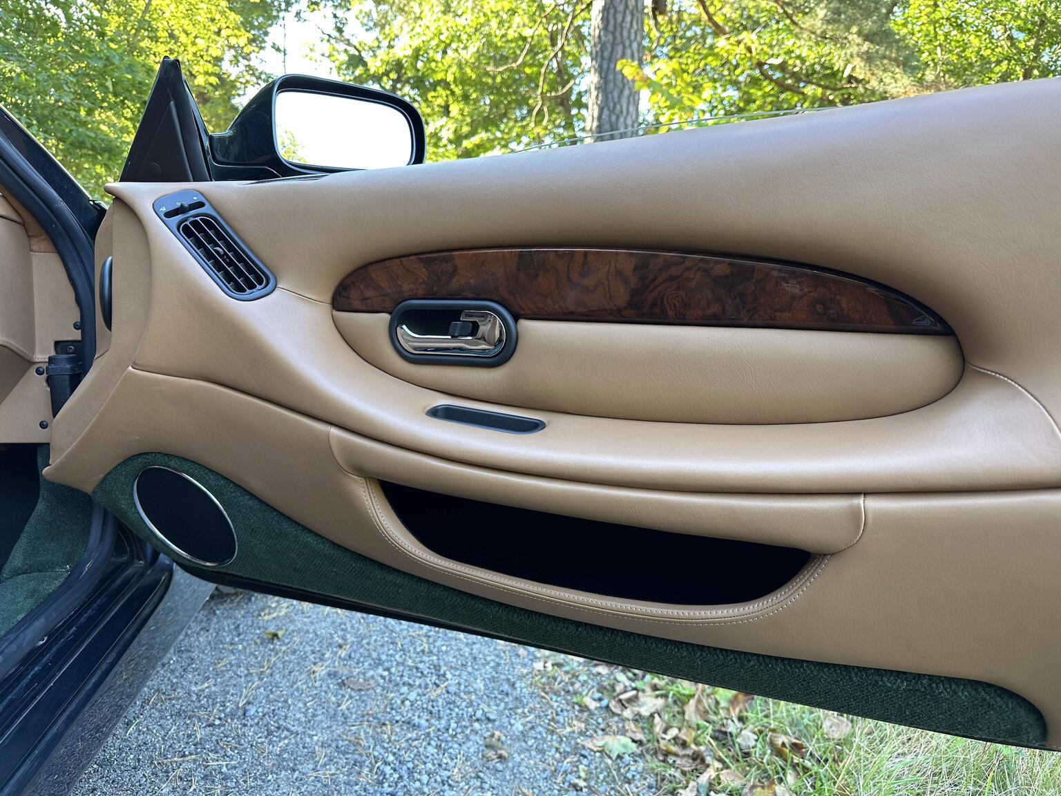 Interior image of 2003 Aston Martin DB7