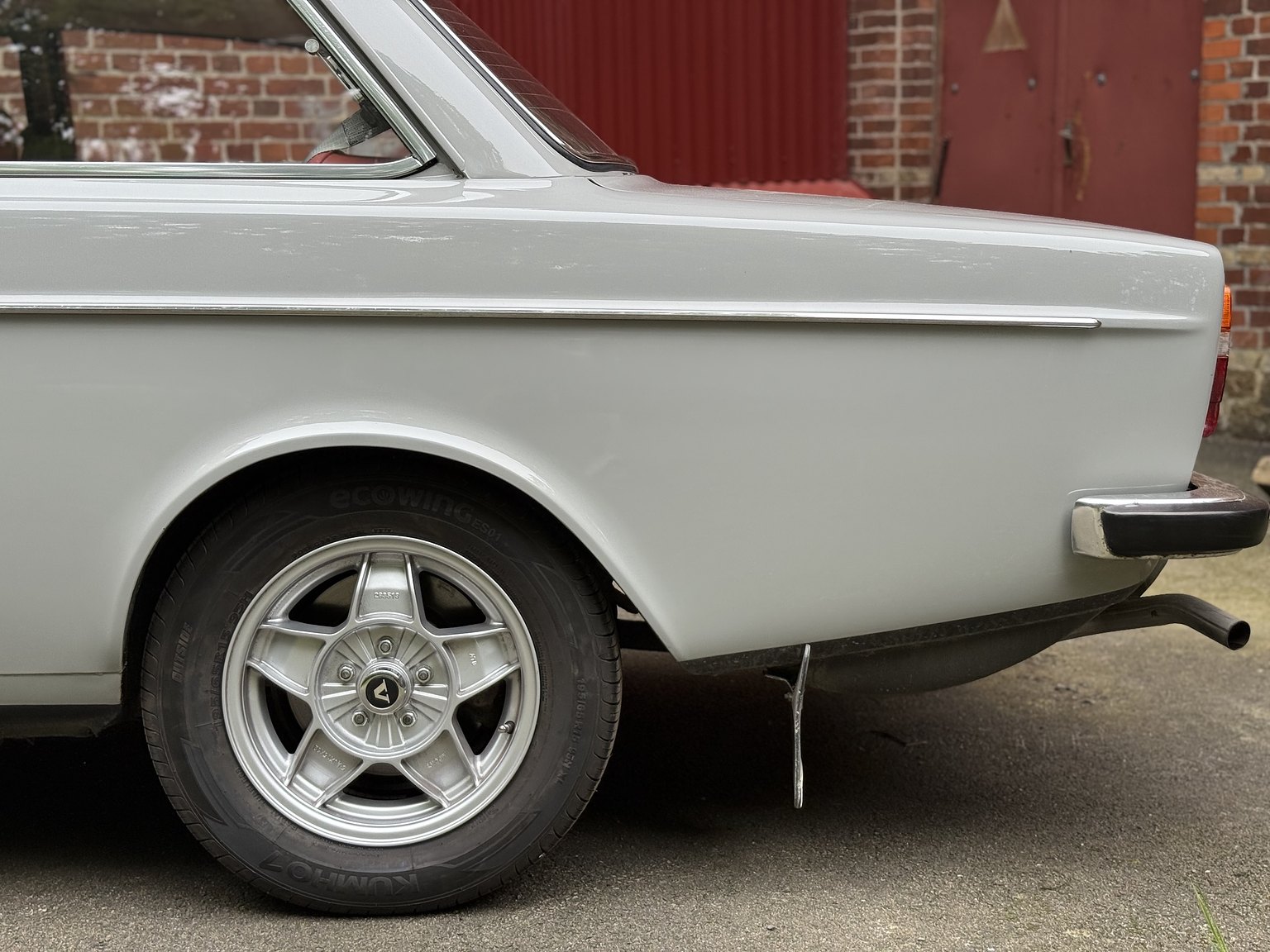 Exterior image of 1970 Volvo 142 Automatic