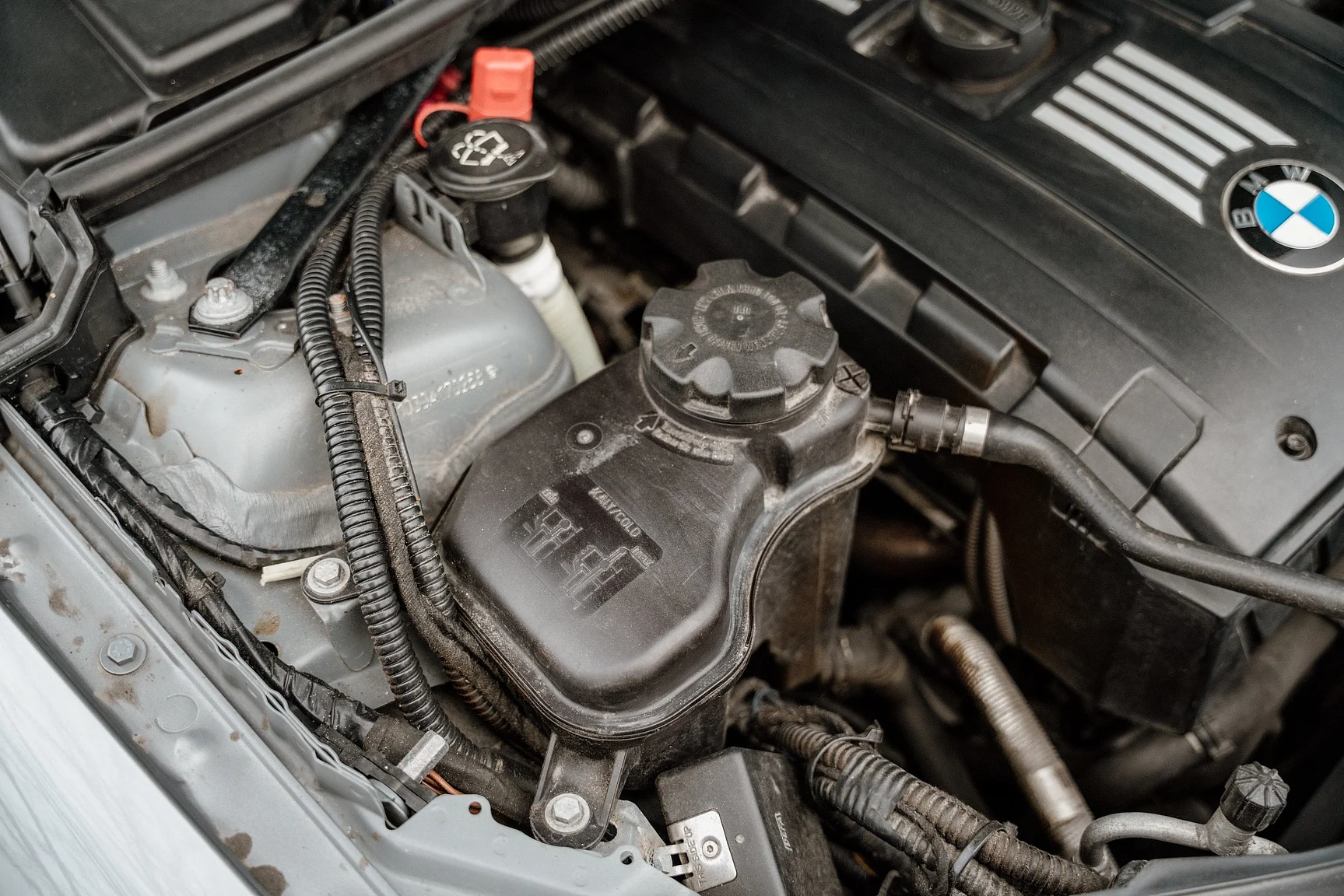 Image of 2010 BMW 325i Sedan (4) mechanics