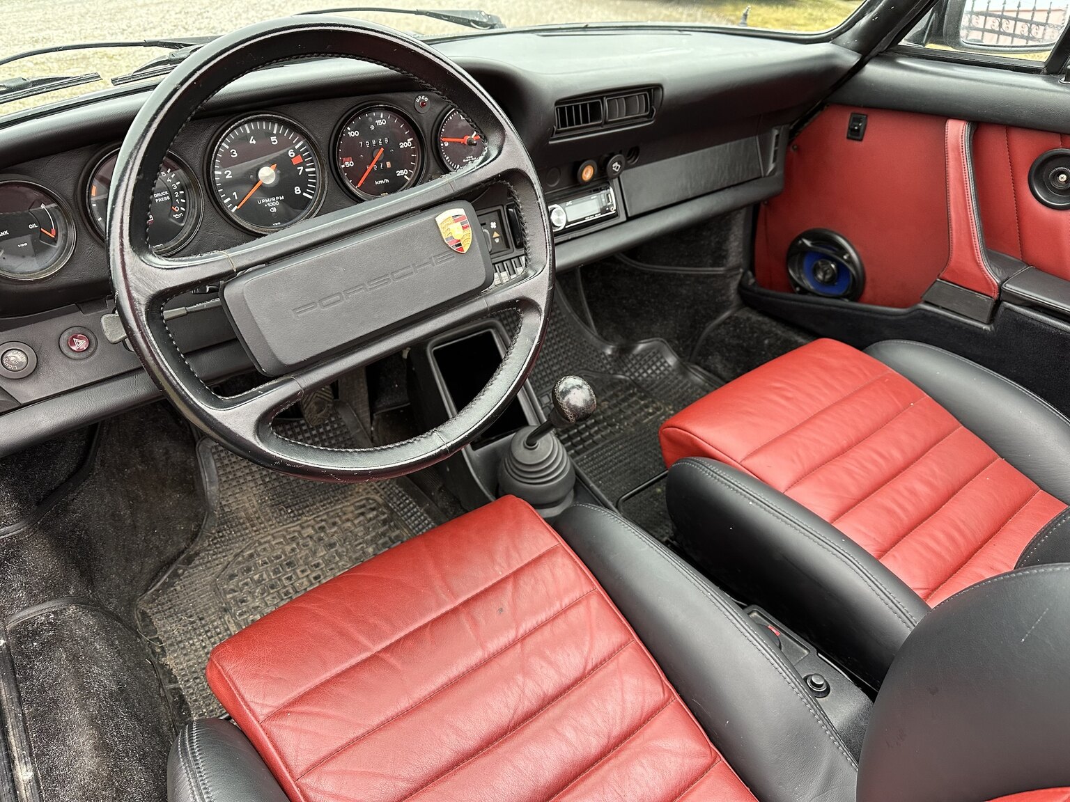 Interior image of 1972 Porsche 911 T (2)