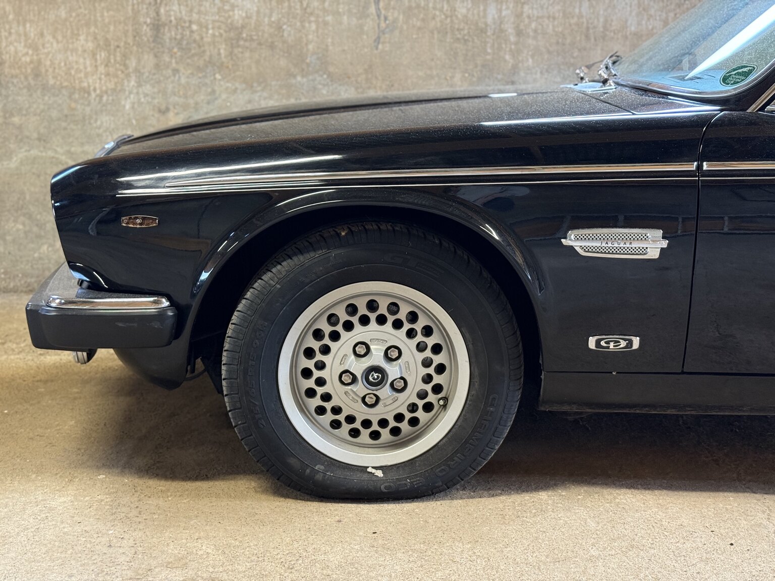 Exterior image of 1990 Jaguar Daimler Double six
