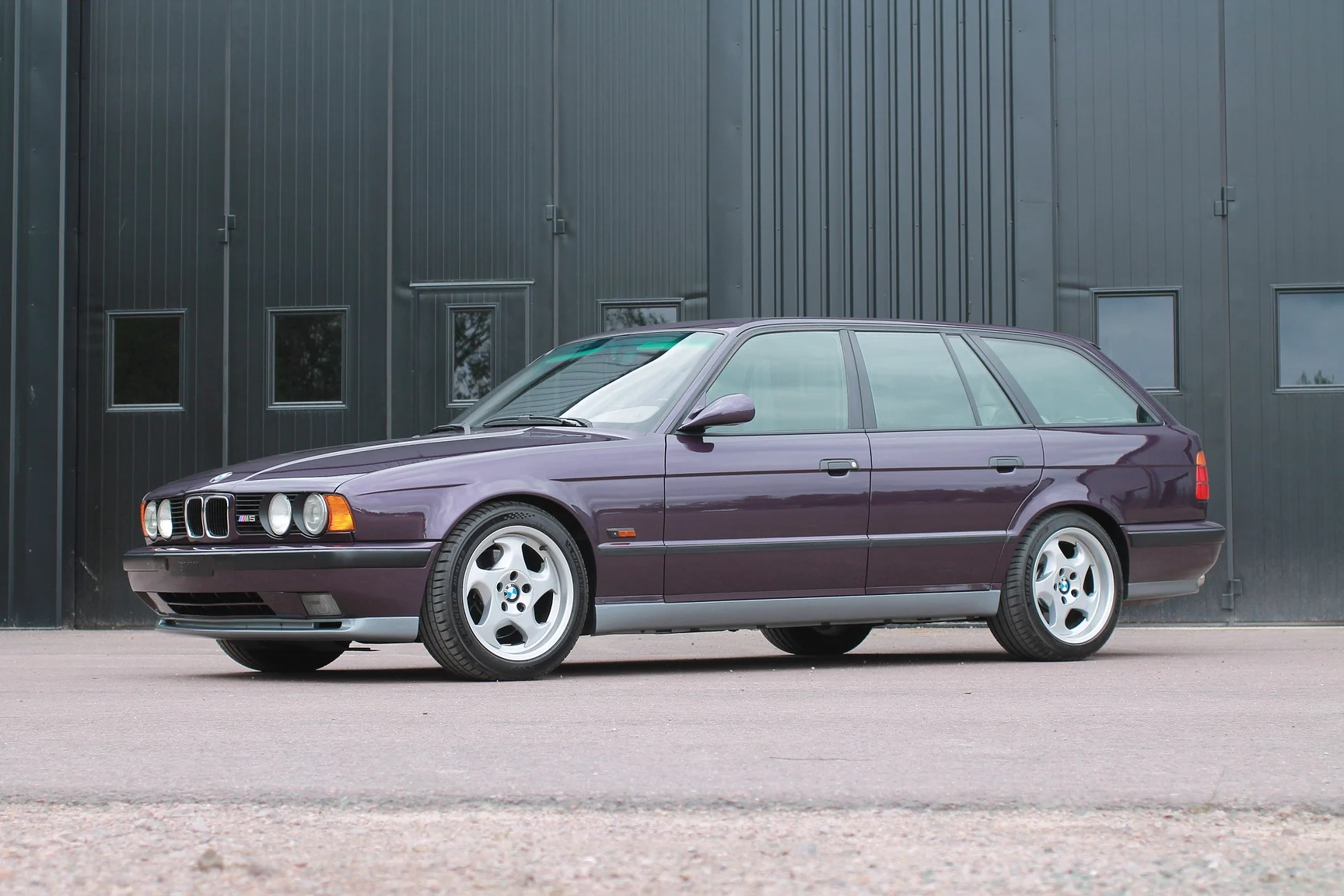 Exterior image of 1993 BMW M5 Touring 3.8 Manual (11)
