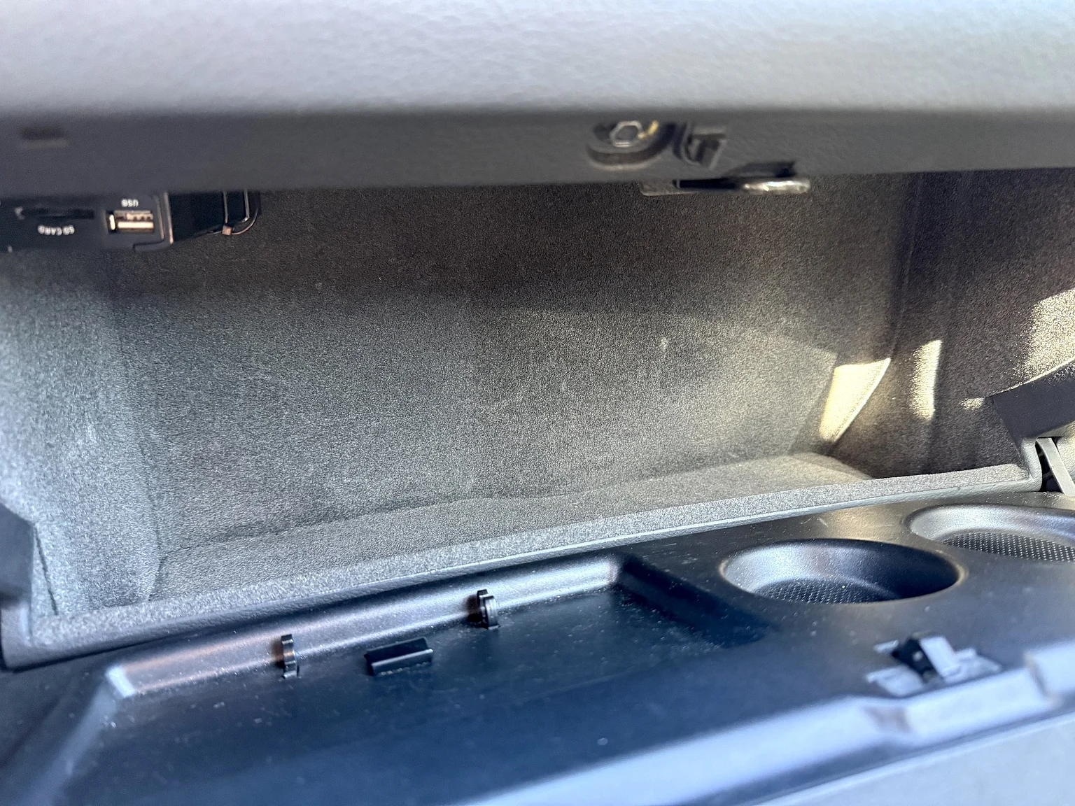 Interior image of 2002 Audi RS 6 Avant (24)