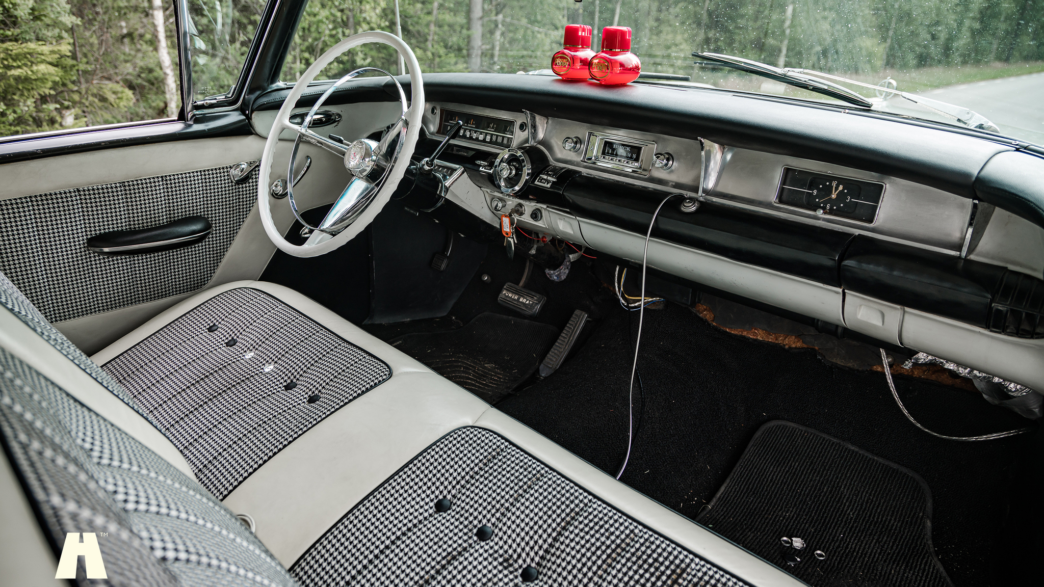 Interior image of 1957 Buick Special Riviera (Model 46R) V8 (15)
