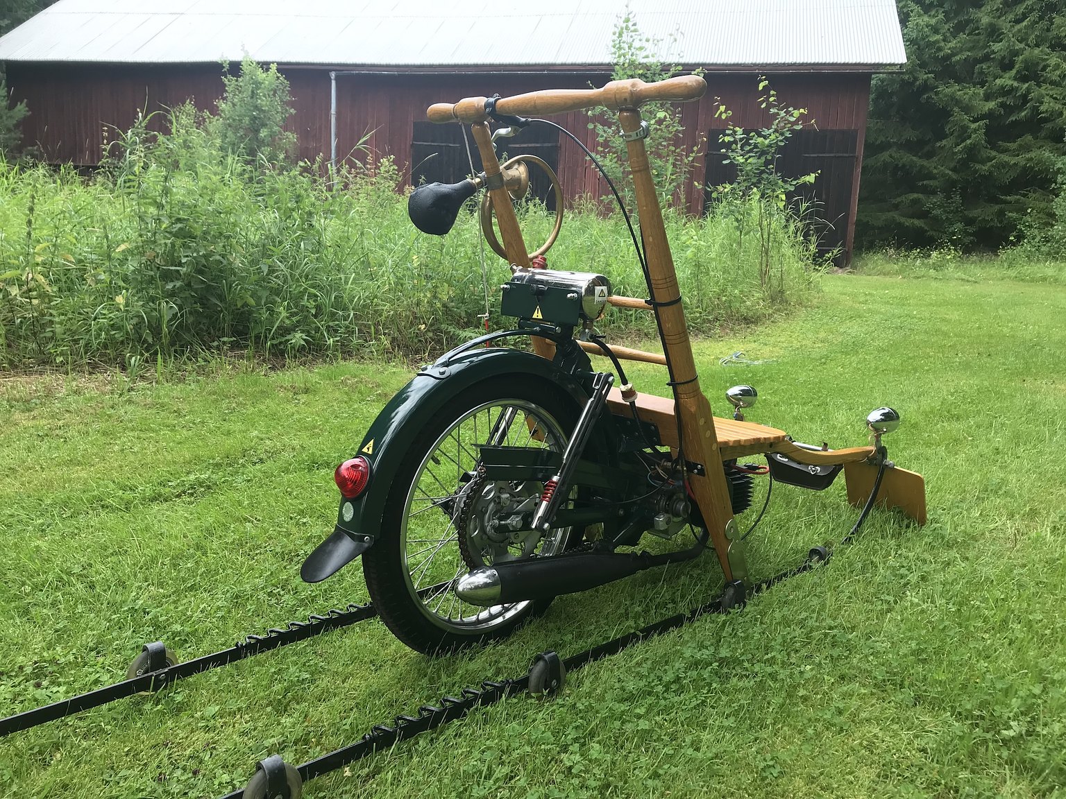 Exterior image of Motorspark av konstsmeden Lars Mattson