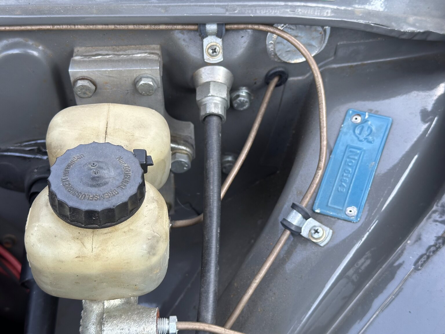 Image of 1969 Volvo 142 race car mechanics