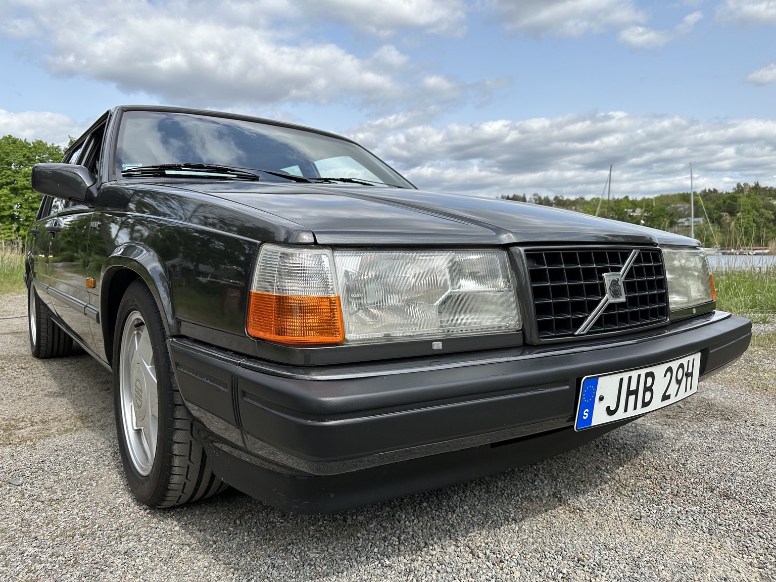 Exterior image of 1990 Volvo 740 Turbo 16s