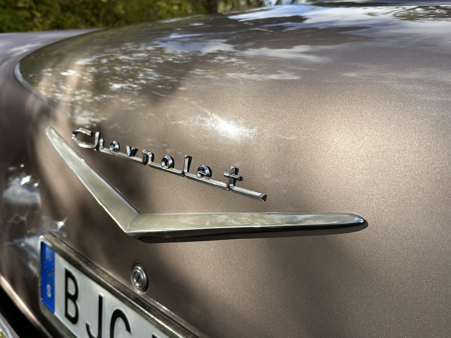Exteriörbild på 1957 Chevrolet Two-Ten Restomod (32)
