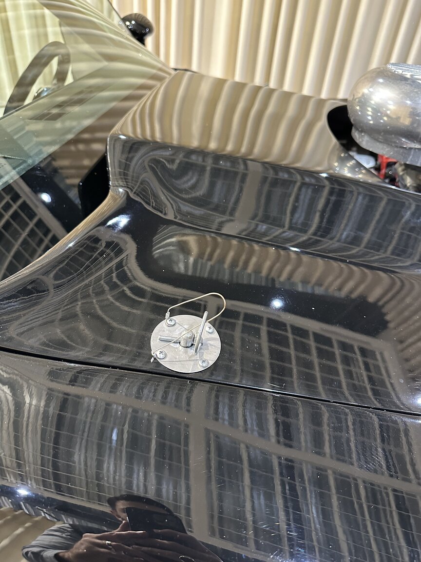 Exterior image of 1975 Chevrolet Corvette Stingray 