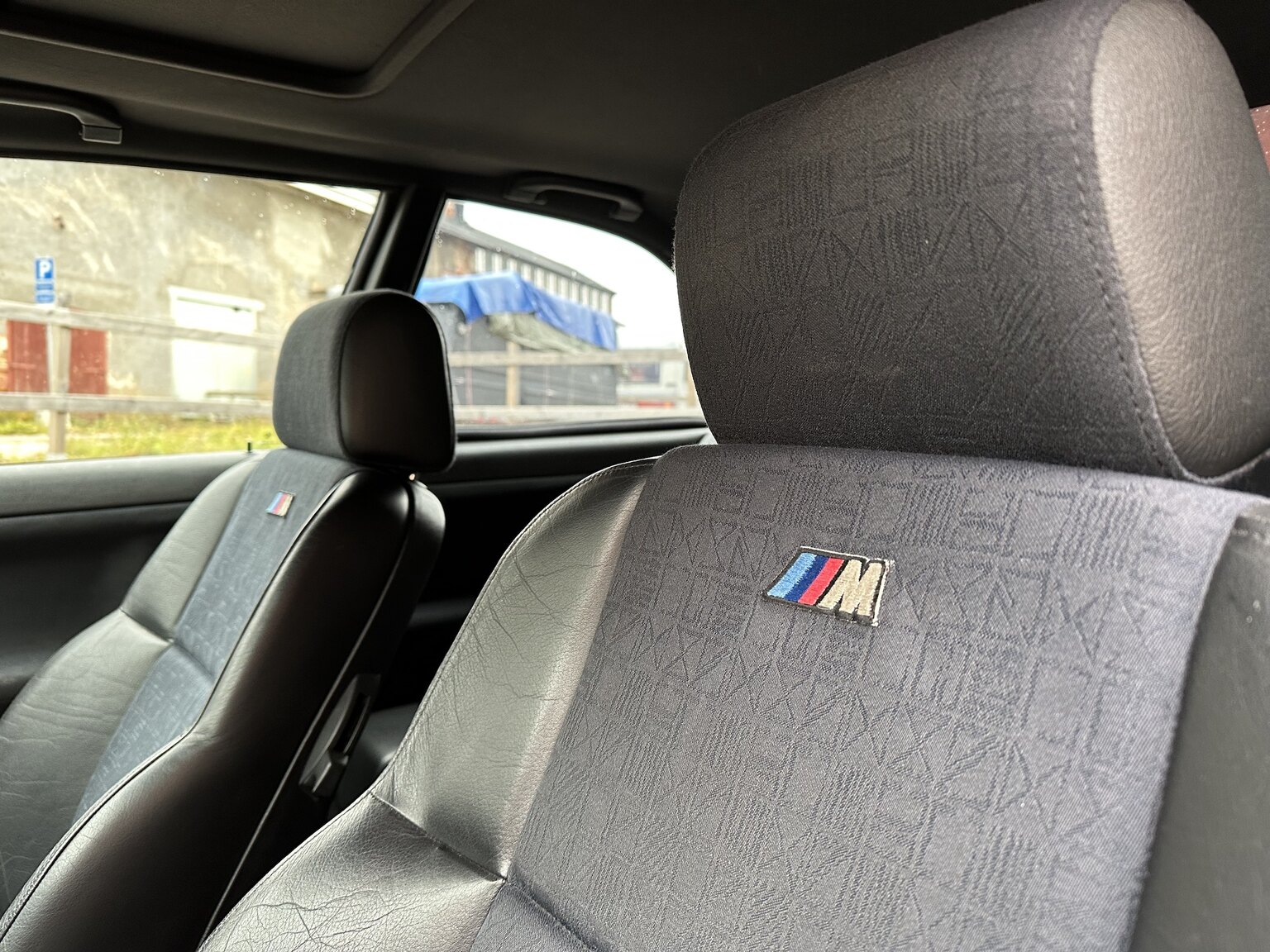 Innenraumfoto von 1996 BMW 328i Coupé E36 M-Sport (8)