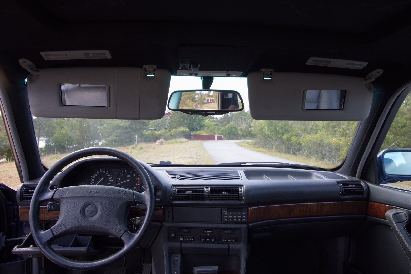 Interior image of 1990 BMW 750 IAL Highline