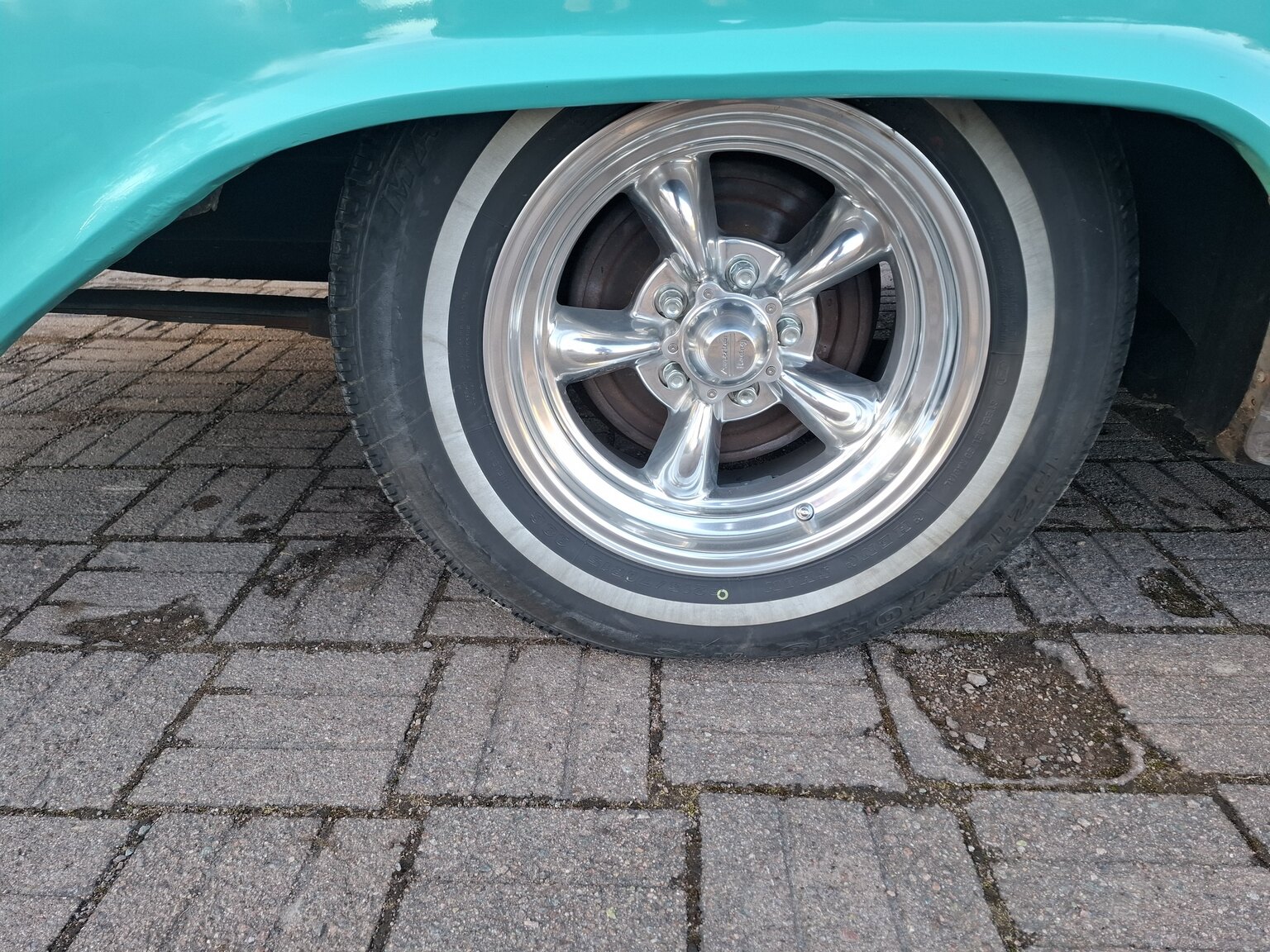 Exterior image of 1961 Chrysler Newport Cabriolet