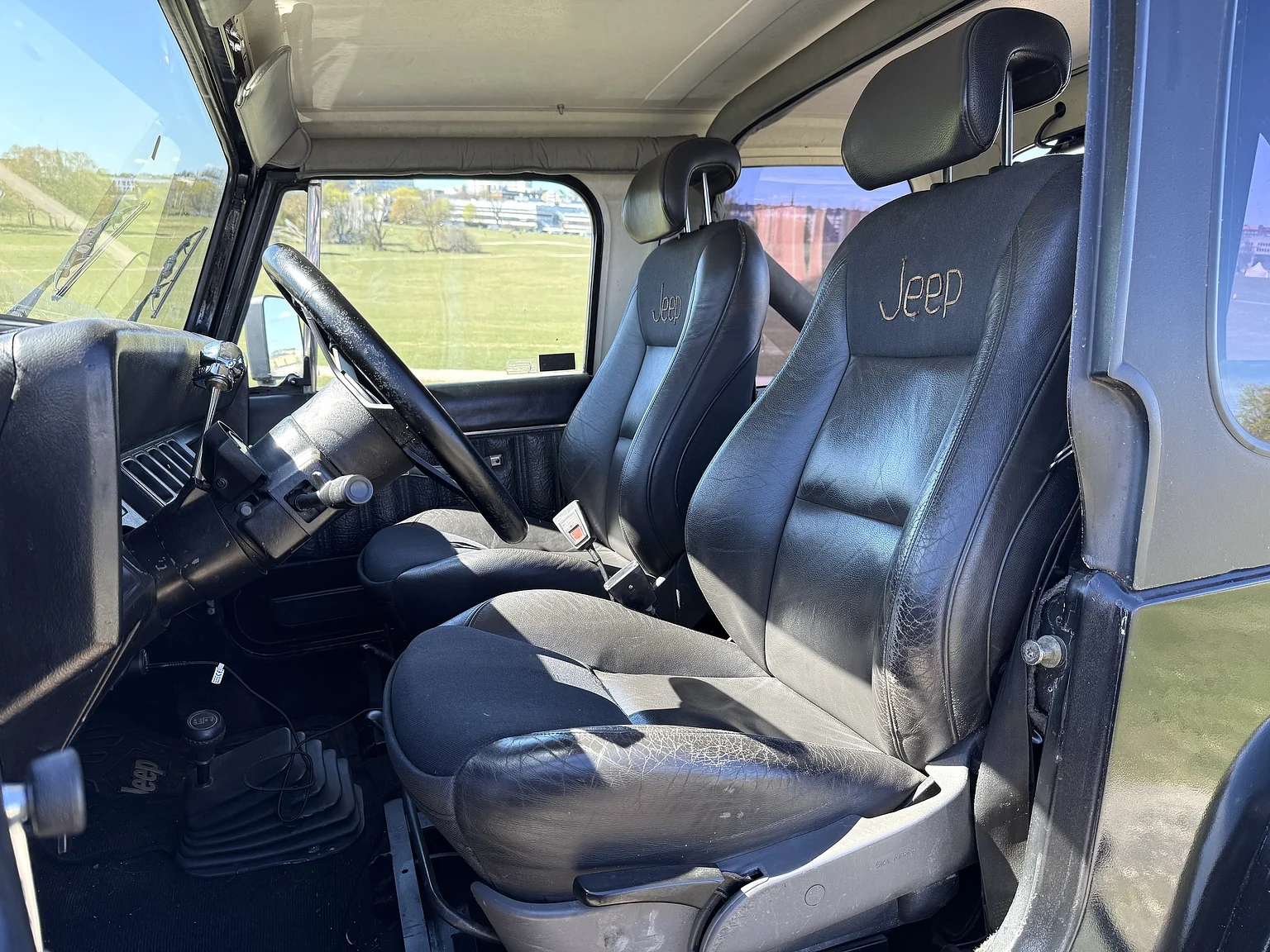 Exteriörbild på 1990 Jeep Wrangler Islander (74)